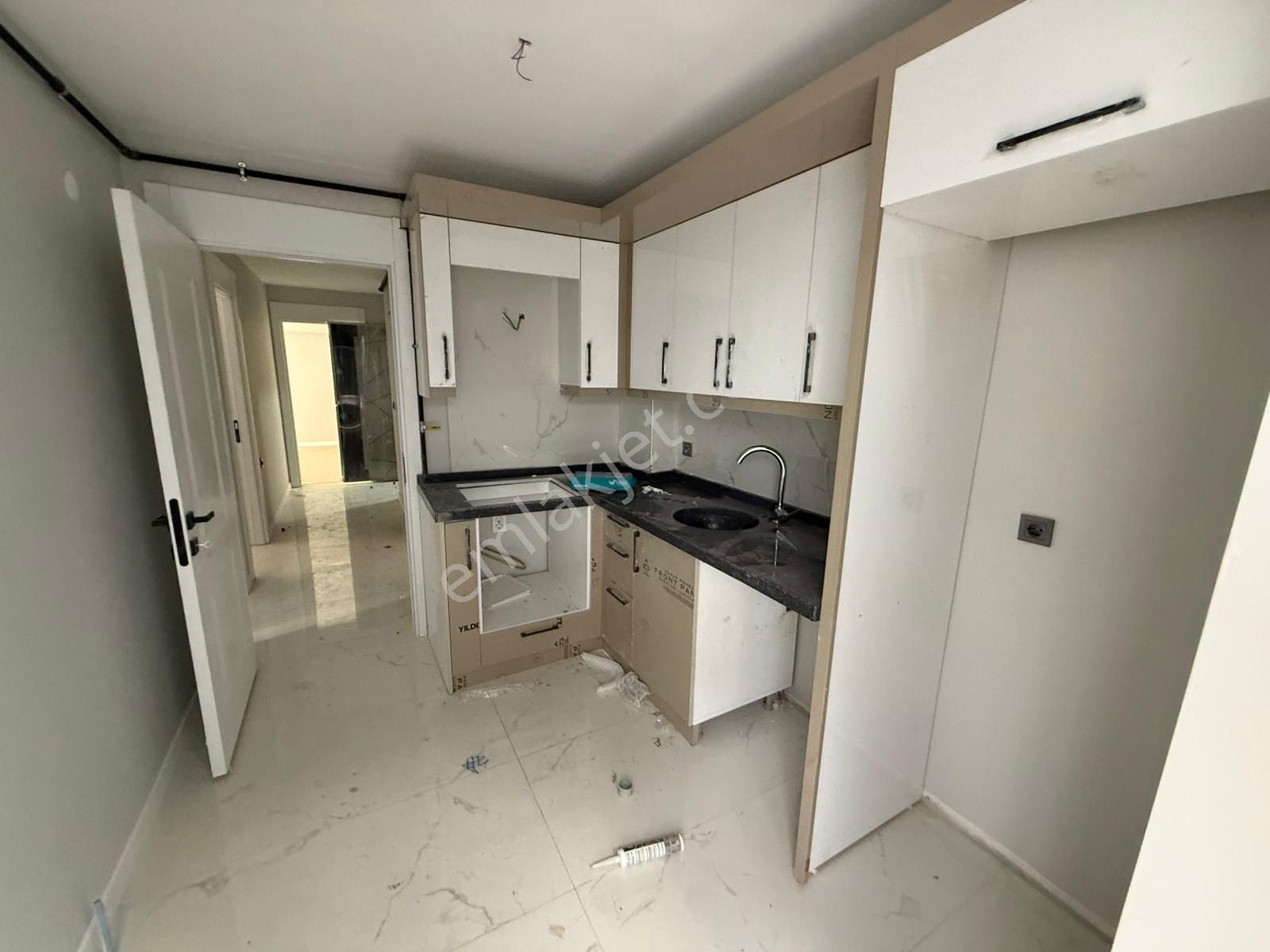 Vatan'dan Bağlarbaşı'nda Cadde Yakını Sıfır Binada Orta Kat Megalüks Yapılı 2+1 Satılık Daire - Görsel 5