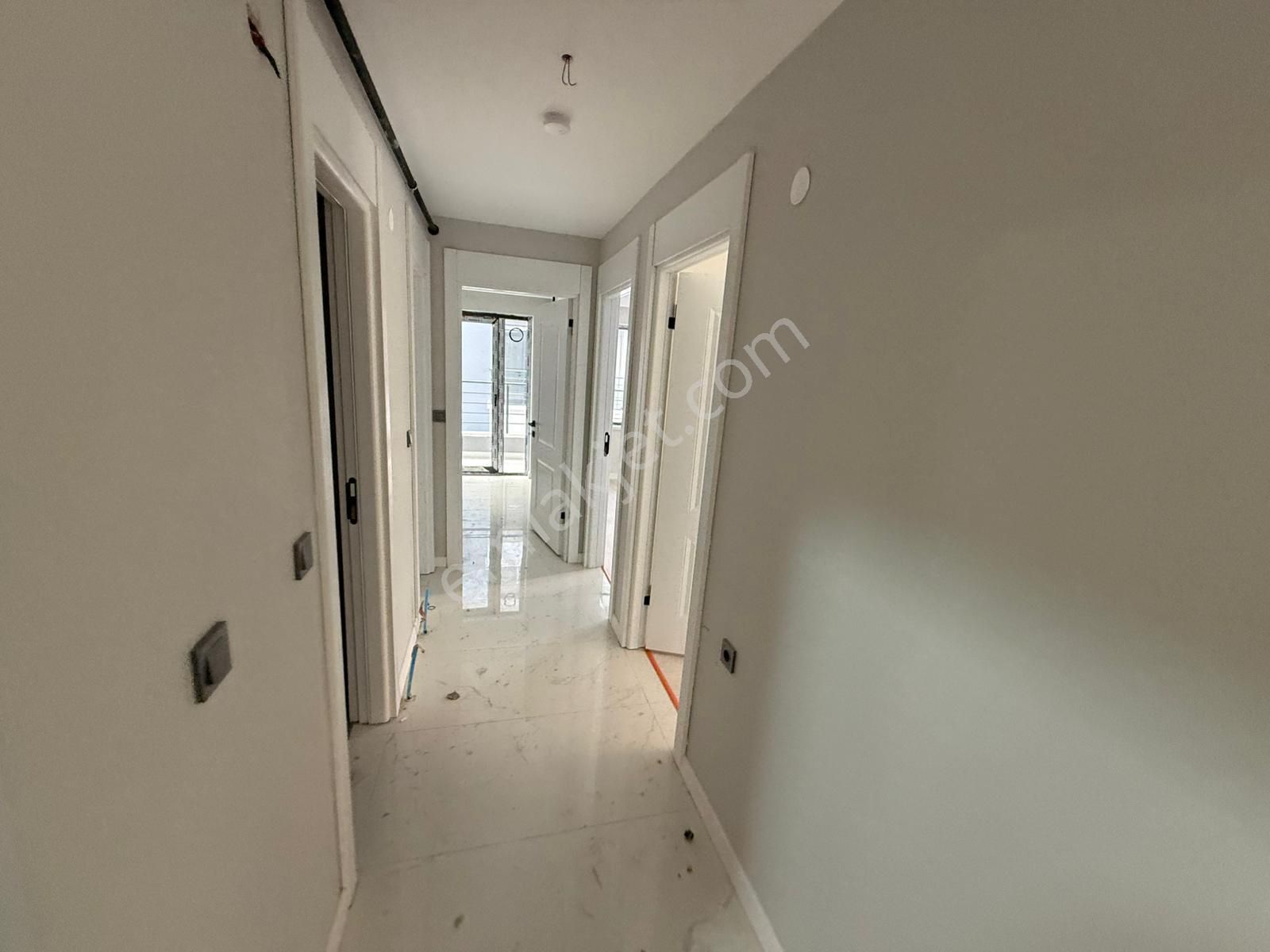 Vatan'dan Bağlarbaşı'nda Cadde Yakını Sıfır Binada Orta Kat Megalüks Yapılı 2+1 Satılık Daire - Görsel 2