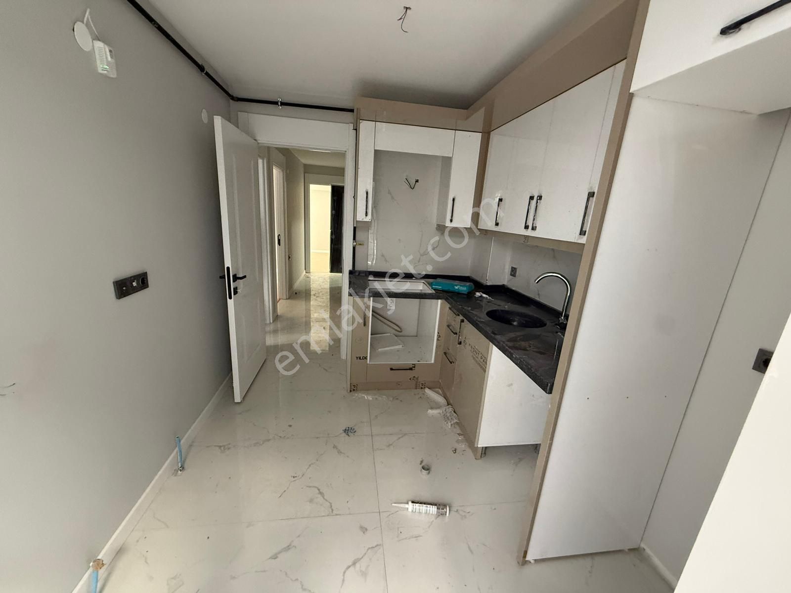 Vatan'dan Bağlarbaşı'nda Cadde Yakını Sıfır Binada Orta Kat Megalüks Yapılı 2+1 Satılık Daire - Görsel 6