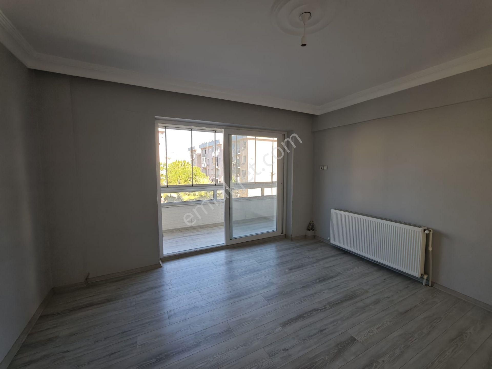 Kuşadası Hacıfeyzullah Mah Kiralık Görüşü Ve Üç Tarafı Açık Ferah Bir Köşe Daire - Görsel 8