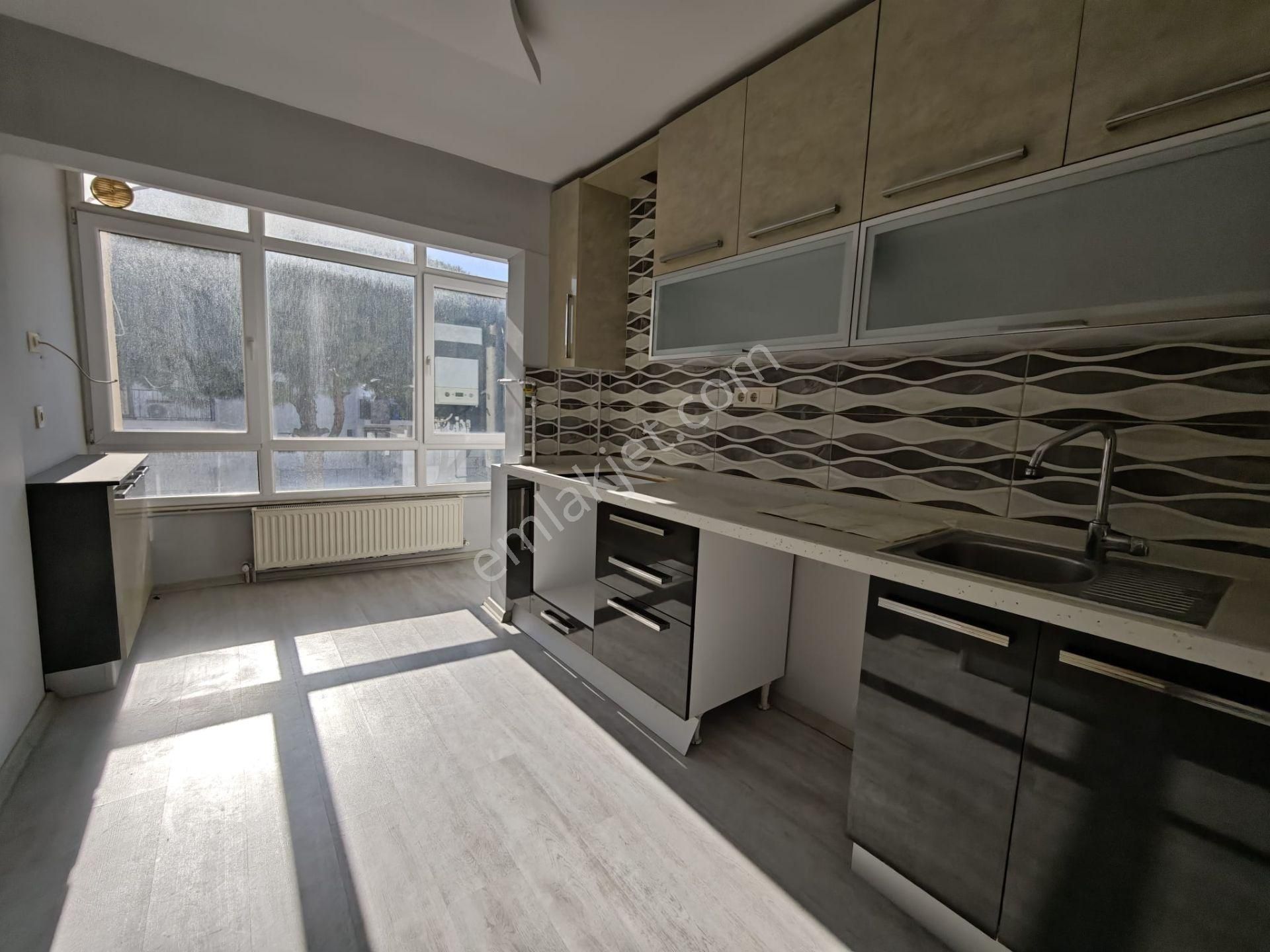 Kuşadası Hacıfeyzullah Mah Kiralık Görüşü Ve Üç Tarafı Açık Ferah Bir Köşe Daire - Görsel 6