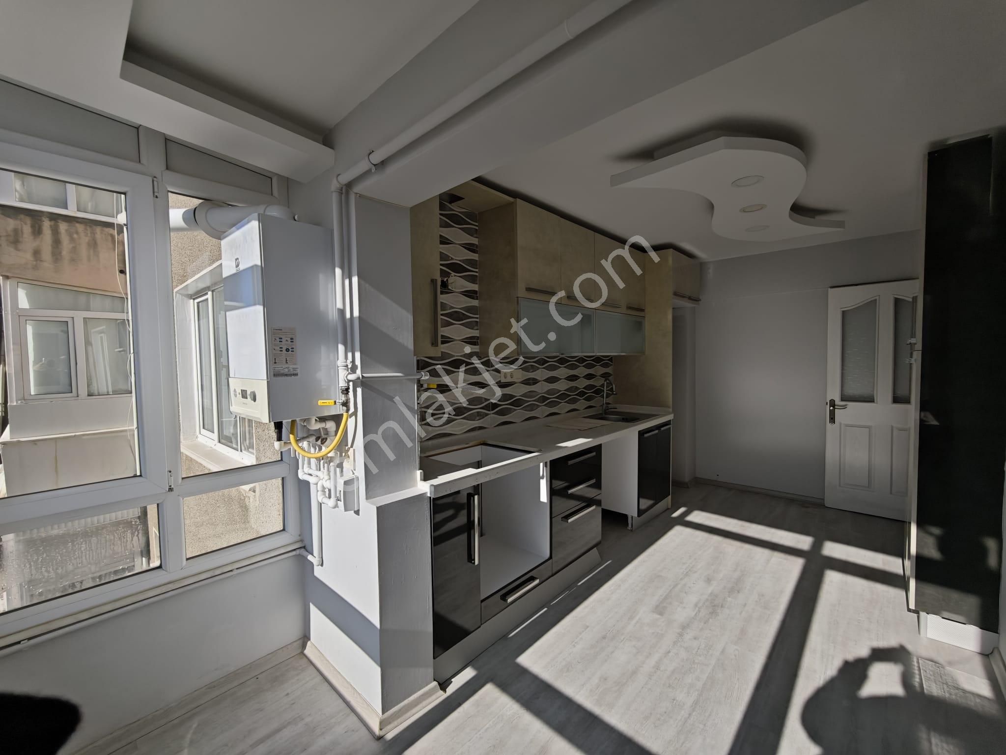 Kuşadası Hacıfeyzullah Mah Kiralık Görüşü Ve Üç Tarafı Açık Ferah Bir Köşe Daire - Görsel 5