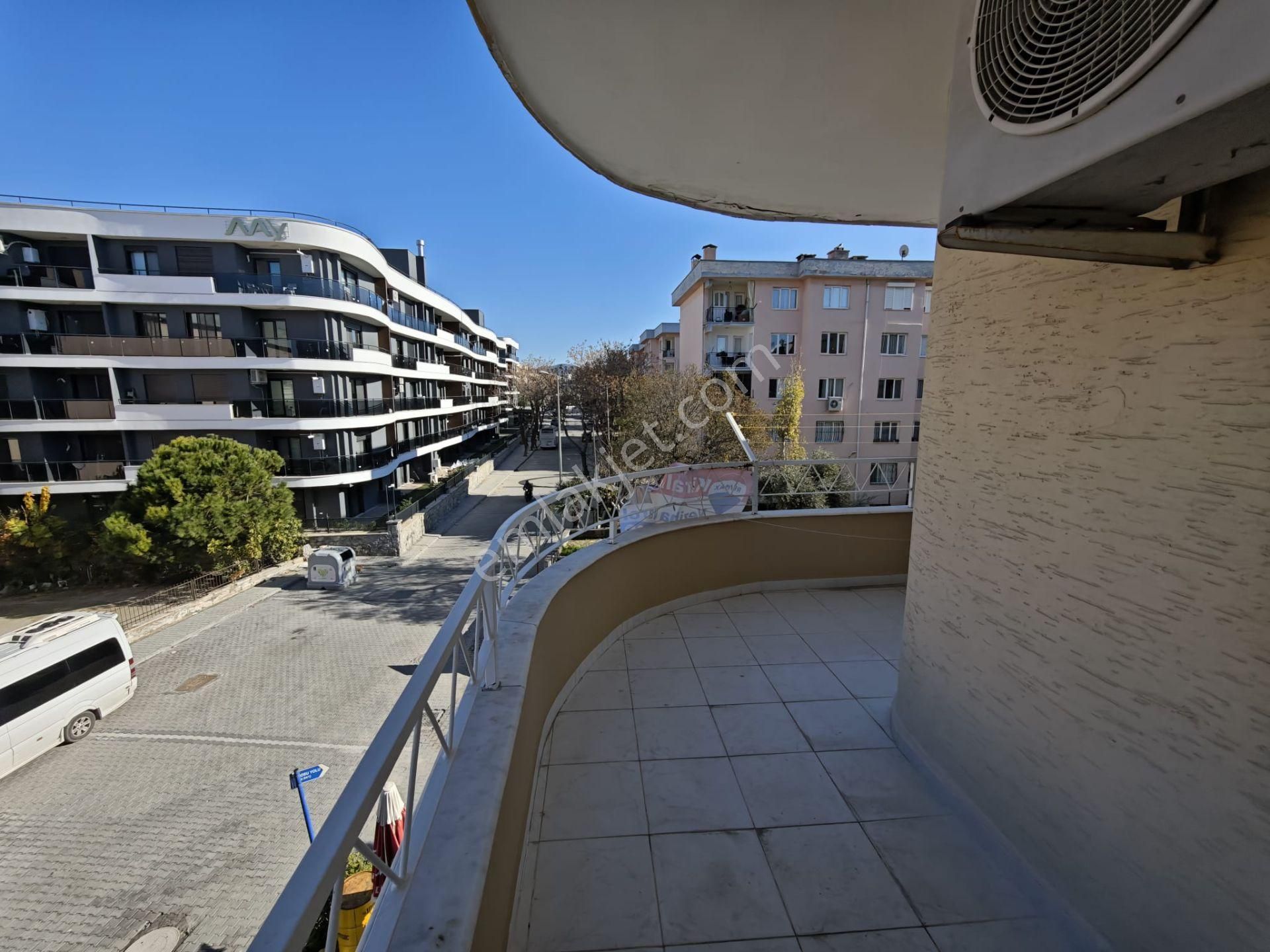 Kuşadası Hacıfeyzullah Mah Kiralık Görüşü Ve Üç Tarafı Açık Ferah Bir Köşe Daire - Görsel 23