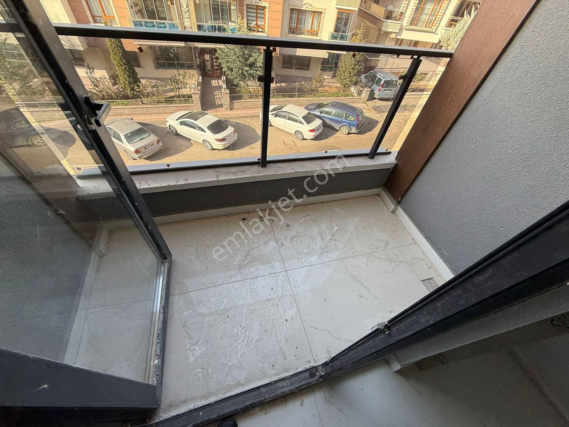 Vatan'dan Bağlarbaşı'nda Sıfır Binada Megalüks Yapılı Satılık Orta Kat Ön Cephe 3+1 Daire - Görsel 5