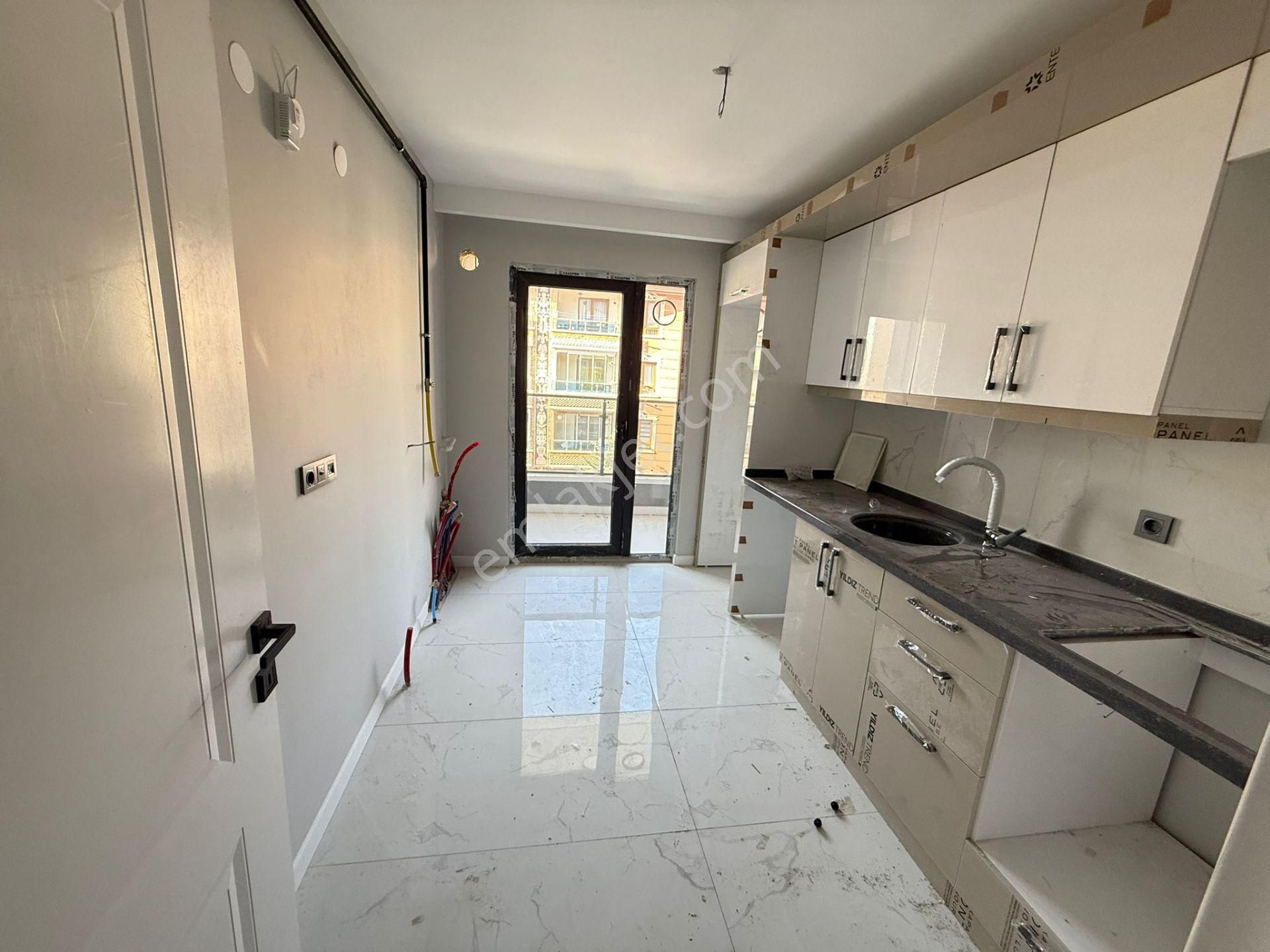 Vatan'dan Bağlarbaşı'nda Sıfır Binada Megalüks Yapılı Satılık Orta Kat Ön Cephe 3+1 Daire - Görsel 4