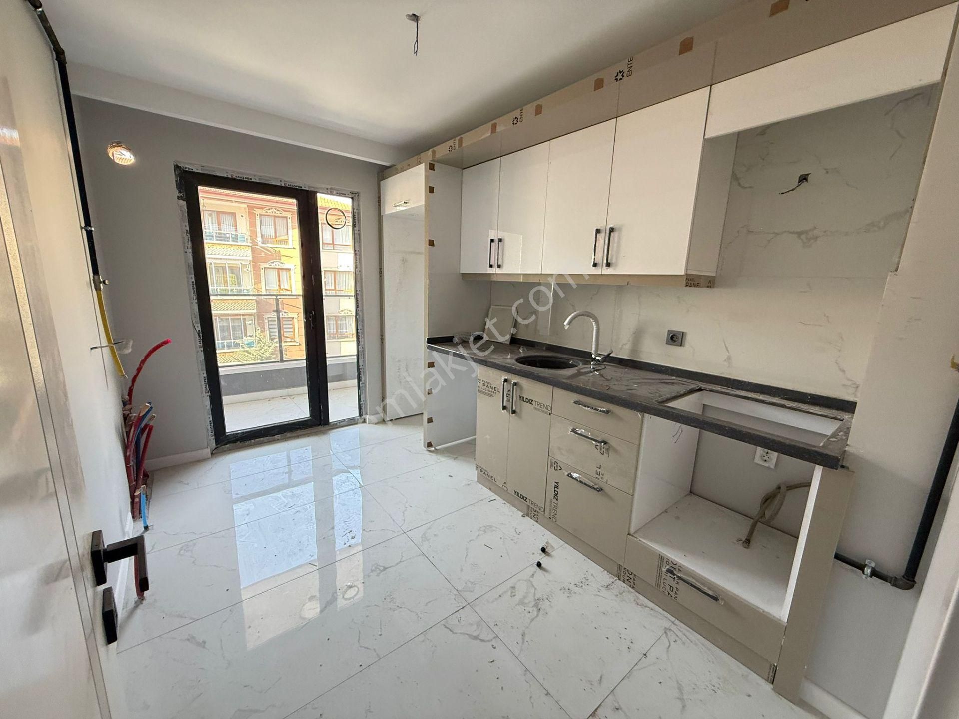 Vatan'dan Bağlarbaşı'nda Sıfır Binada Megalüks Yapılı Satılık Orta Kat Ön Cephe 3+1 Daire