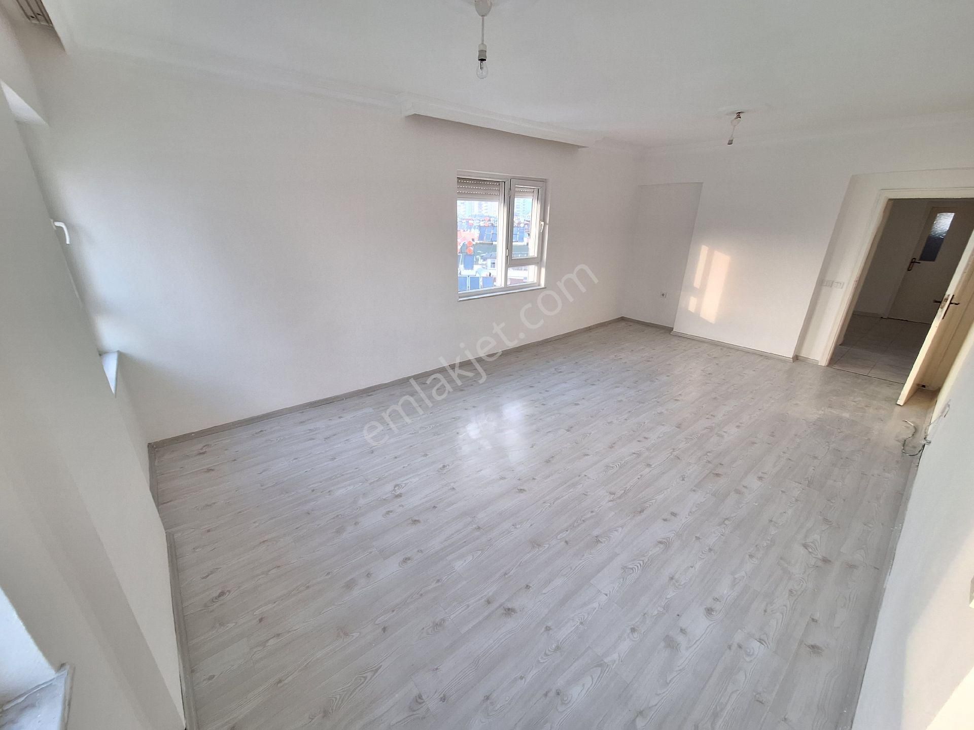 Antalya Konyaaltı Toros Mahallesinde Merkezi Konumda Site İçinde Ara Katta Kiralık 3+1 Daire - Görsel 10