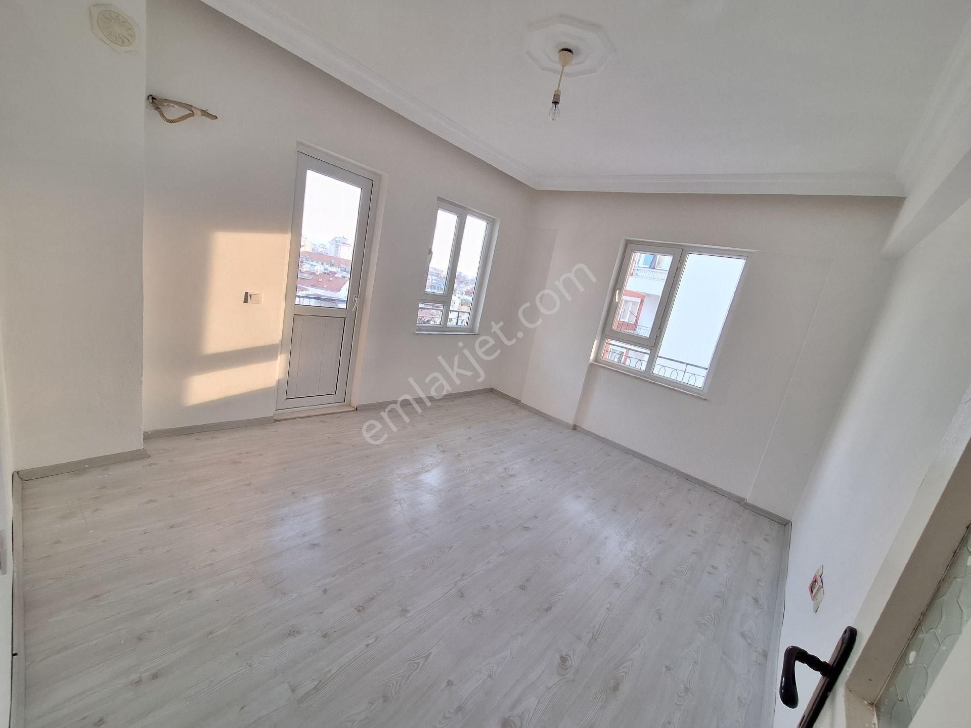 Antalya Konyaaltı Toros Mahallesinde Merkezi Konumda Site İçinde Ara Katta Kiralık 3+1 Daire - Görsel 15