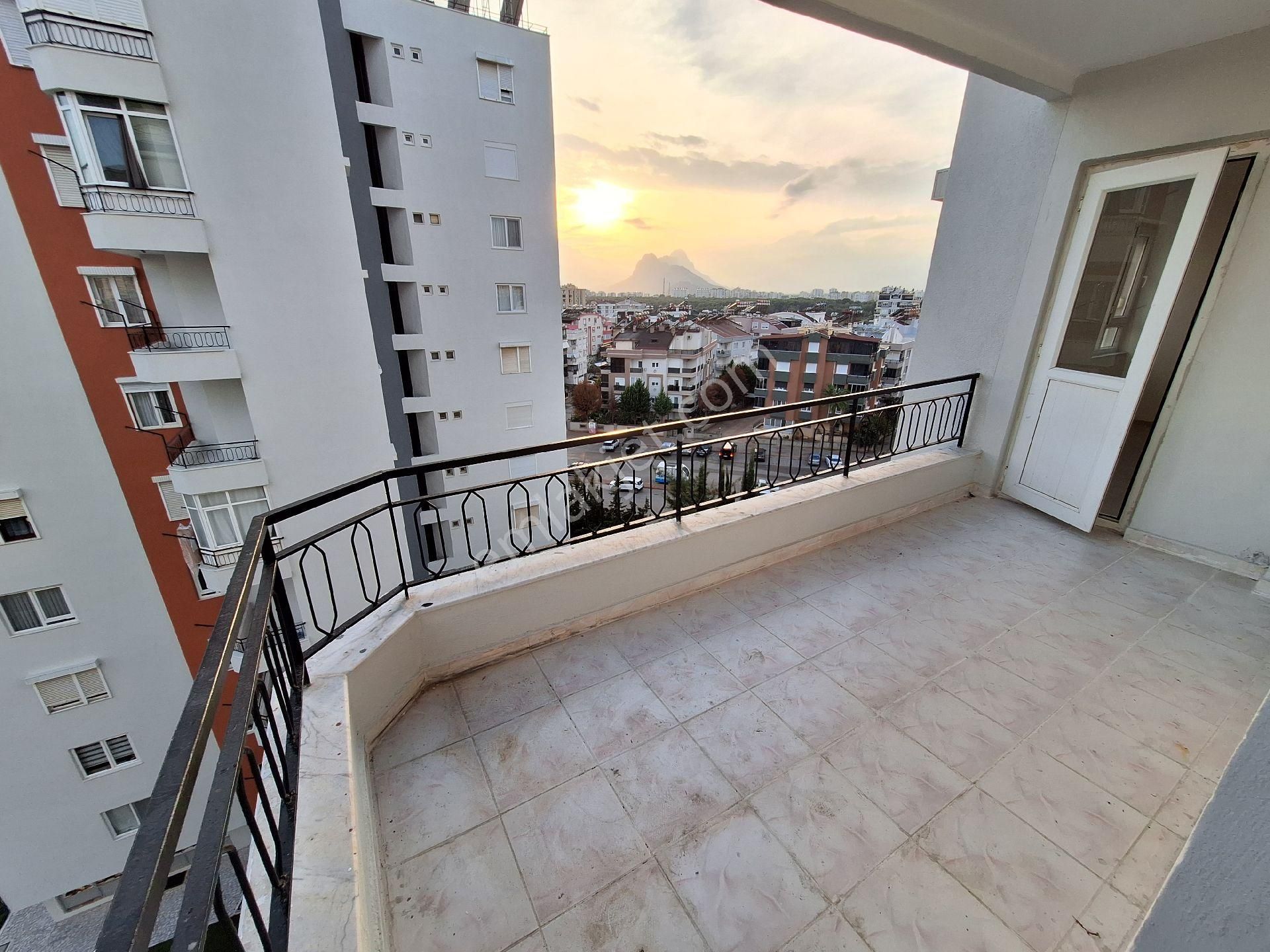 Antalya Konyaaltı Toros Mahallesinde Merkezi Konumda Site İçinde Ara Katta Kiralık 3+1 Daire - Görsel 13