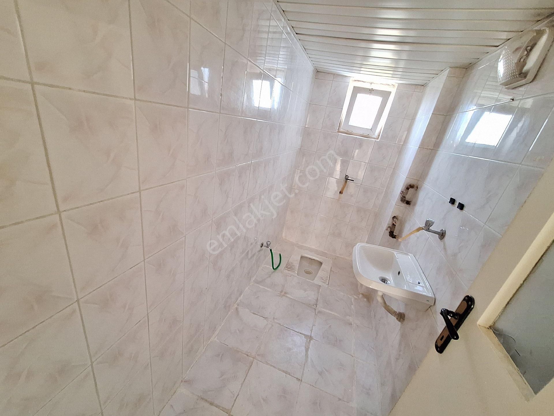 Antalya Konyaaltı Toros Mahallesinde Merkezi Konumda Site İçinde Ara Katta Kiralık 3+1 Daire - Görsel 23