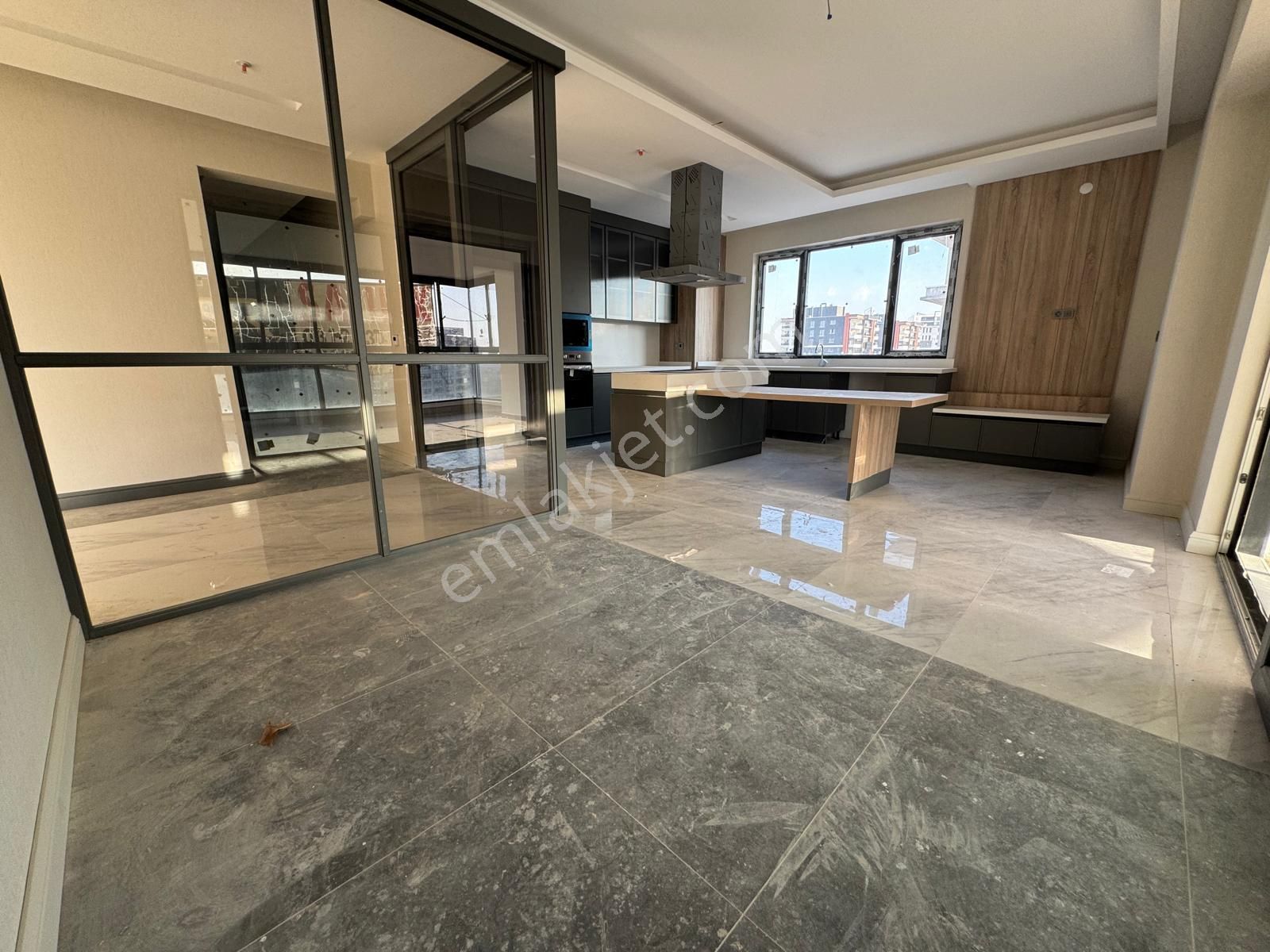 Ovacık Mahallesinde Bulvar Paraleli Ada Mutfaklı D.lüx Yapıda Satılık 4+1 - Görsel 8