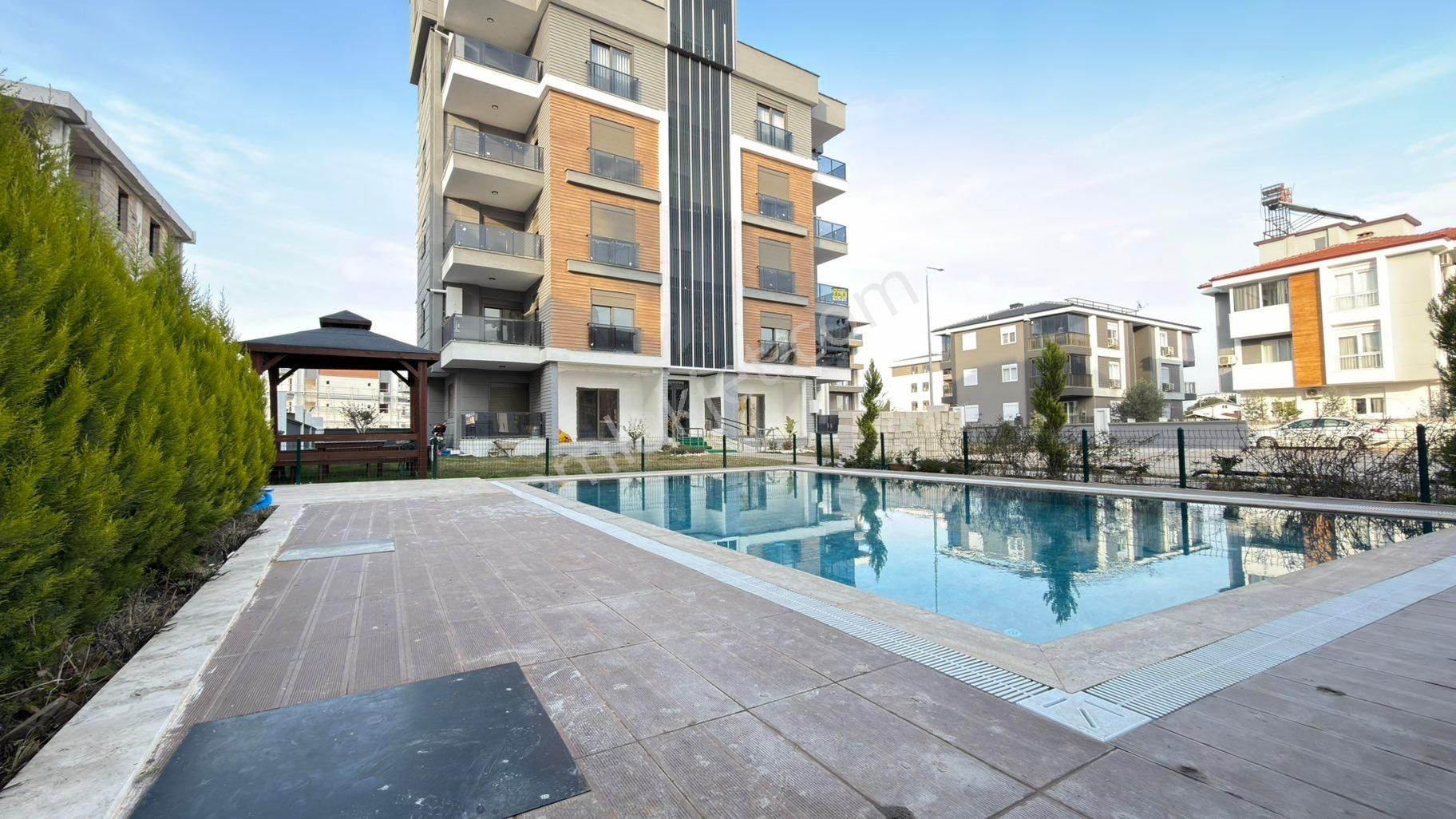 Yeniköy Merkezde Havuzlu 2+1 Sıfır Lüks Daire D.gazlı - Görsel 2