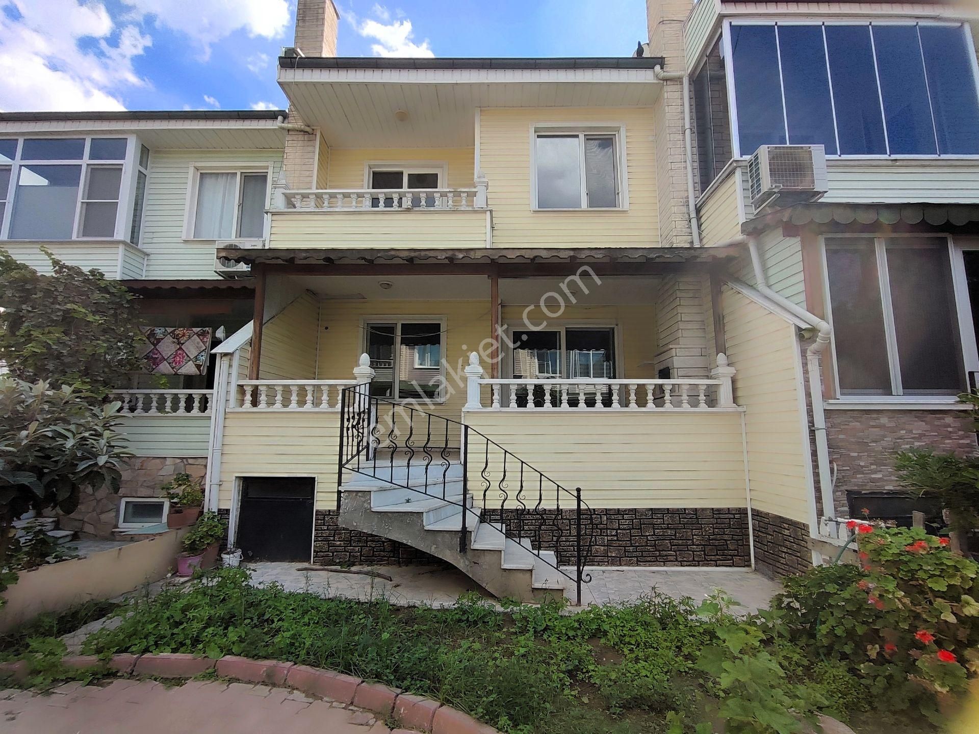 Kardeşten Cennetayağında Site İçinde Bahçeli 5+1 Dubleks Villa