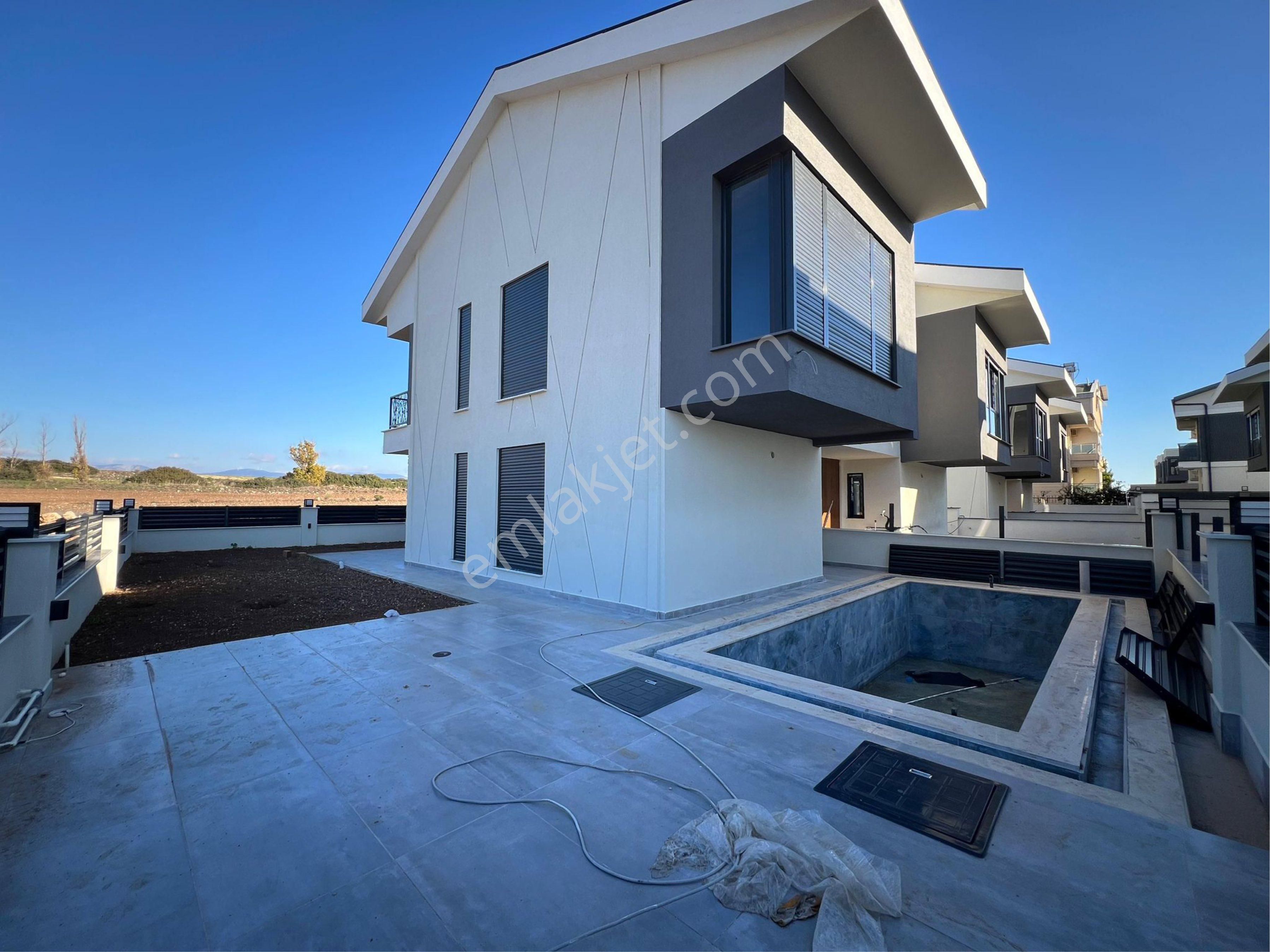 Altınkum’da Cennet Koy Villaları, Eşyalı,denize 100 M Mesafe, 3+1 Eşyalı Villa