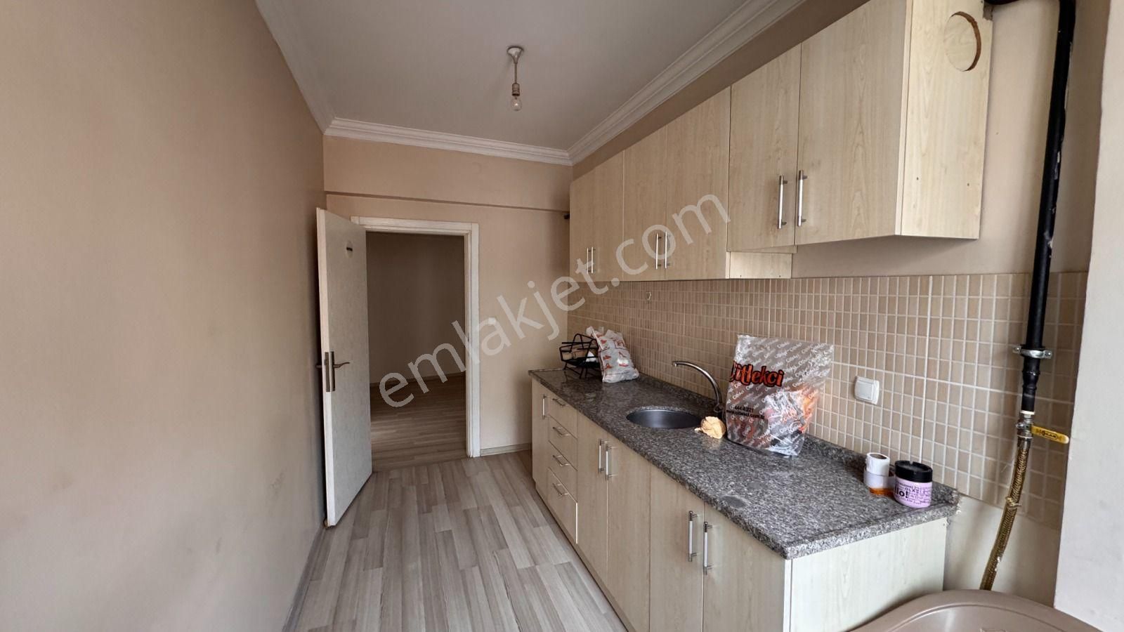 İkizliçeşme Merkez'de Çarşı İçinde Kiralık 3+1 Ofis, Büro - Görsel 4