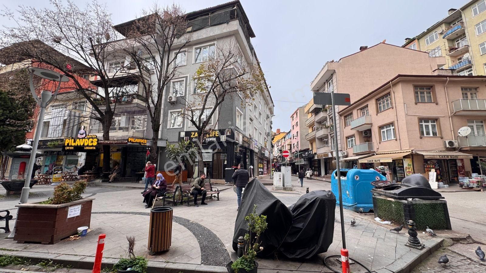 İkizliçeşme Merkez'de Çarşı İçinde Kiralık 3+1 Ofis, Büro - Görsel 2