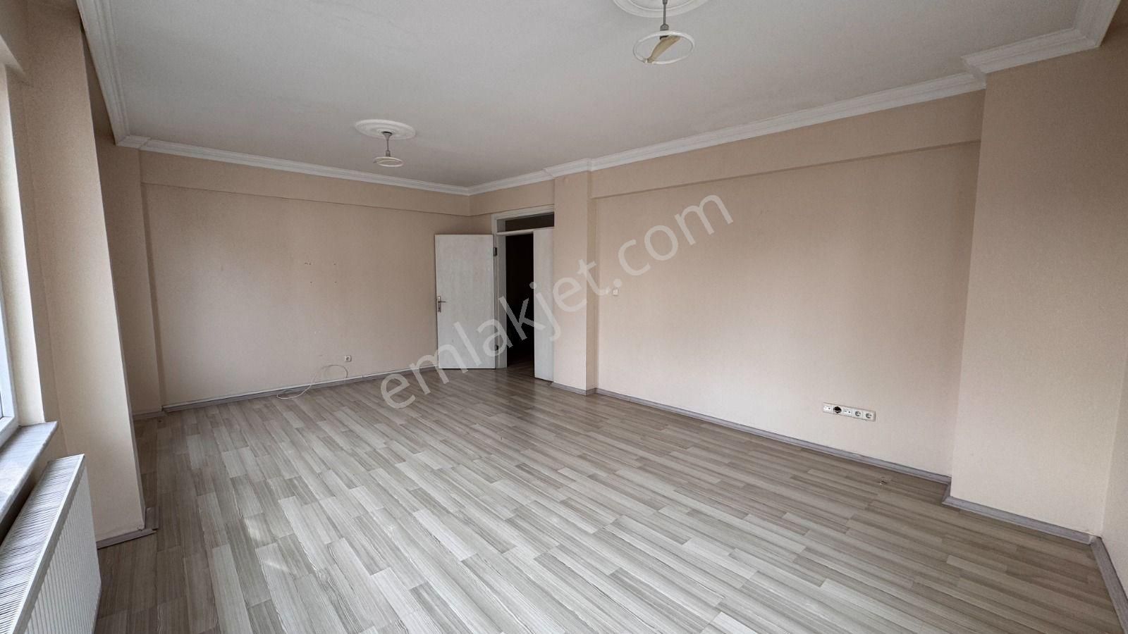 İkizliçeşme Merkez'de Çarşı İçinde Kiralık 3+1 Ofis, Büro - Görsel 10