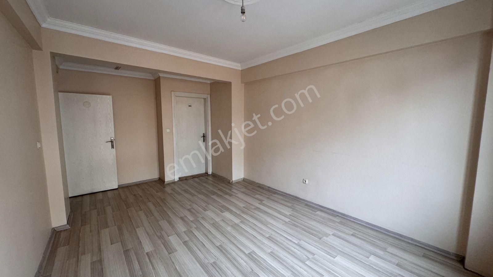 İkizliçeşme Merkez'de Çarşı İçinde Kiralık 3+1 Ofis, Büro - Görsel 12