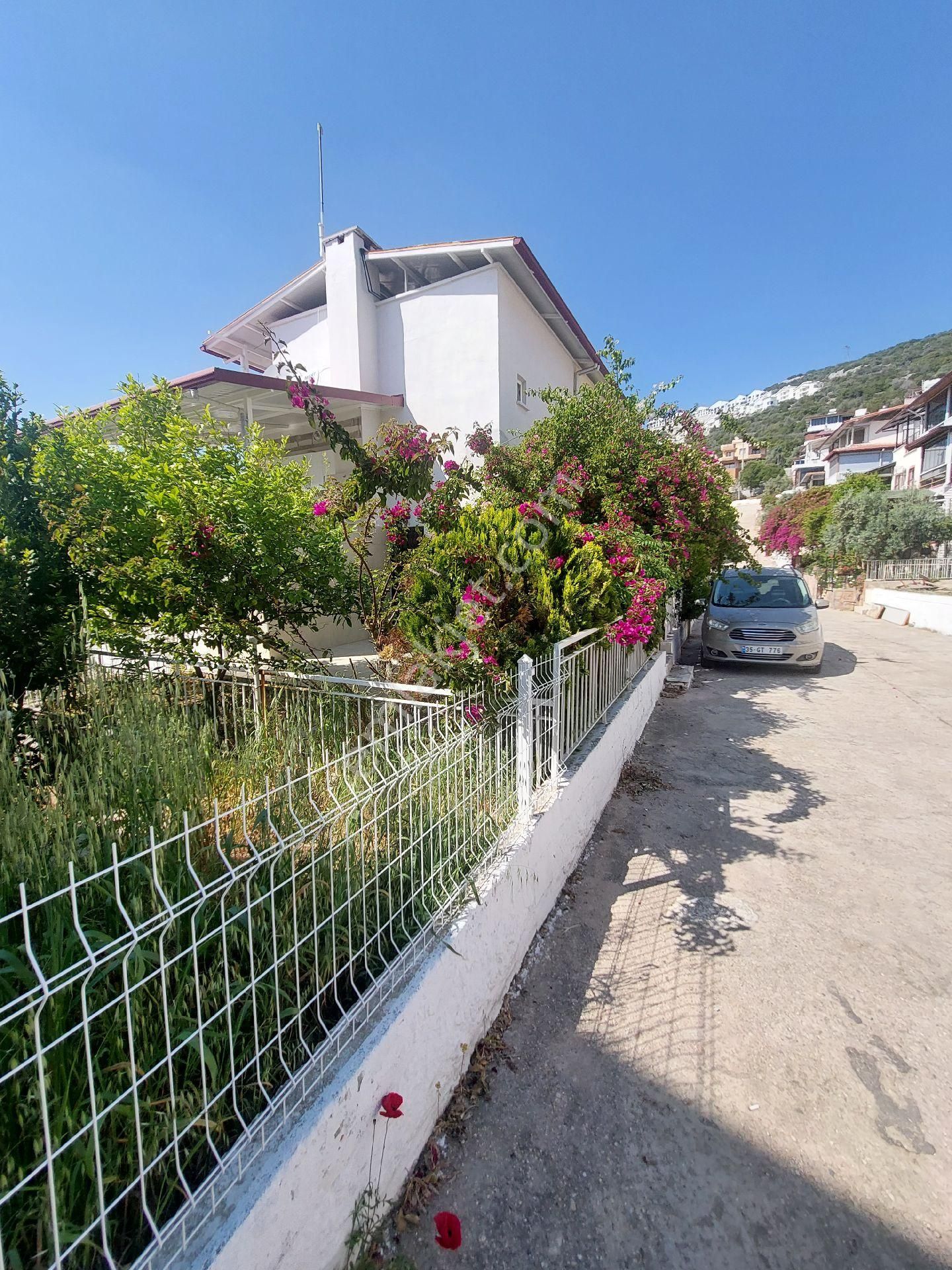 Denize 400m 3+1 Villamızın Özel Plaj Alanı Ve Otoparkı Mevcuttur. Şezlong, Şemsiye Mevcuttur - Görsel 18