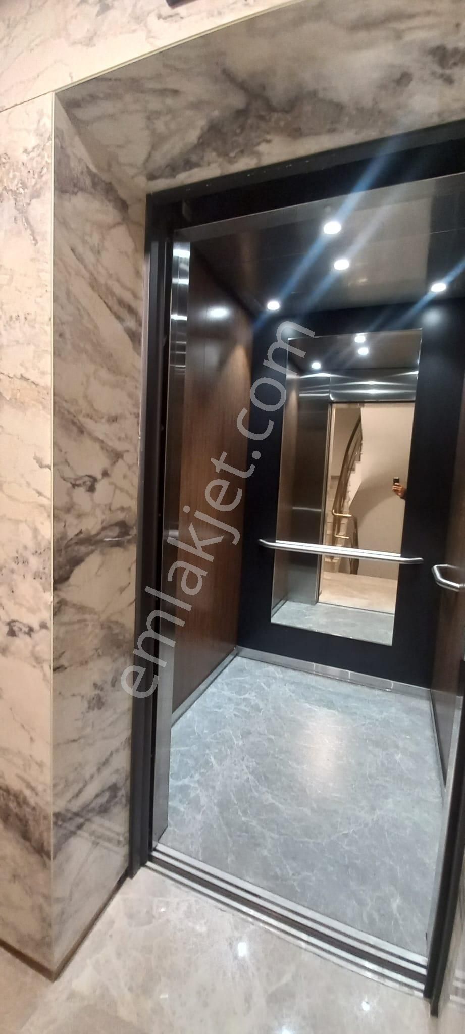 Çengelköy Meydan Sitesi 'ndde 2+1 Balkonlu Kiralık Daire - Görsel 7