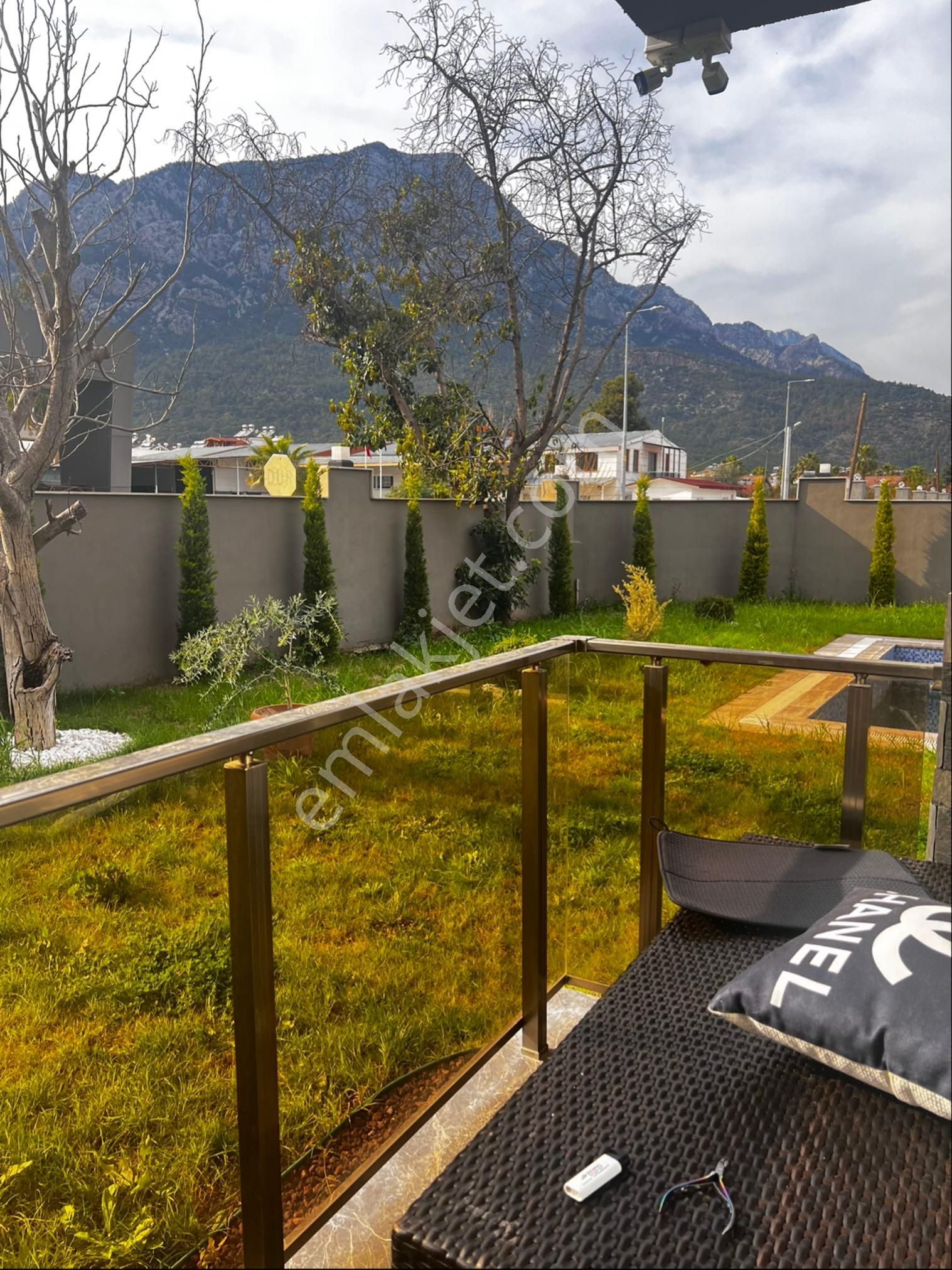 Bahçeli Havuzlu 1 Kat Satılık Ev 1+1 - Görsel 11