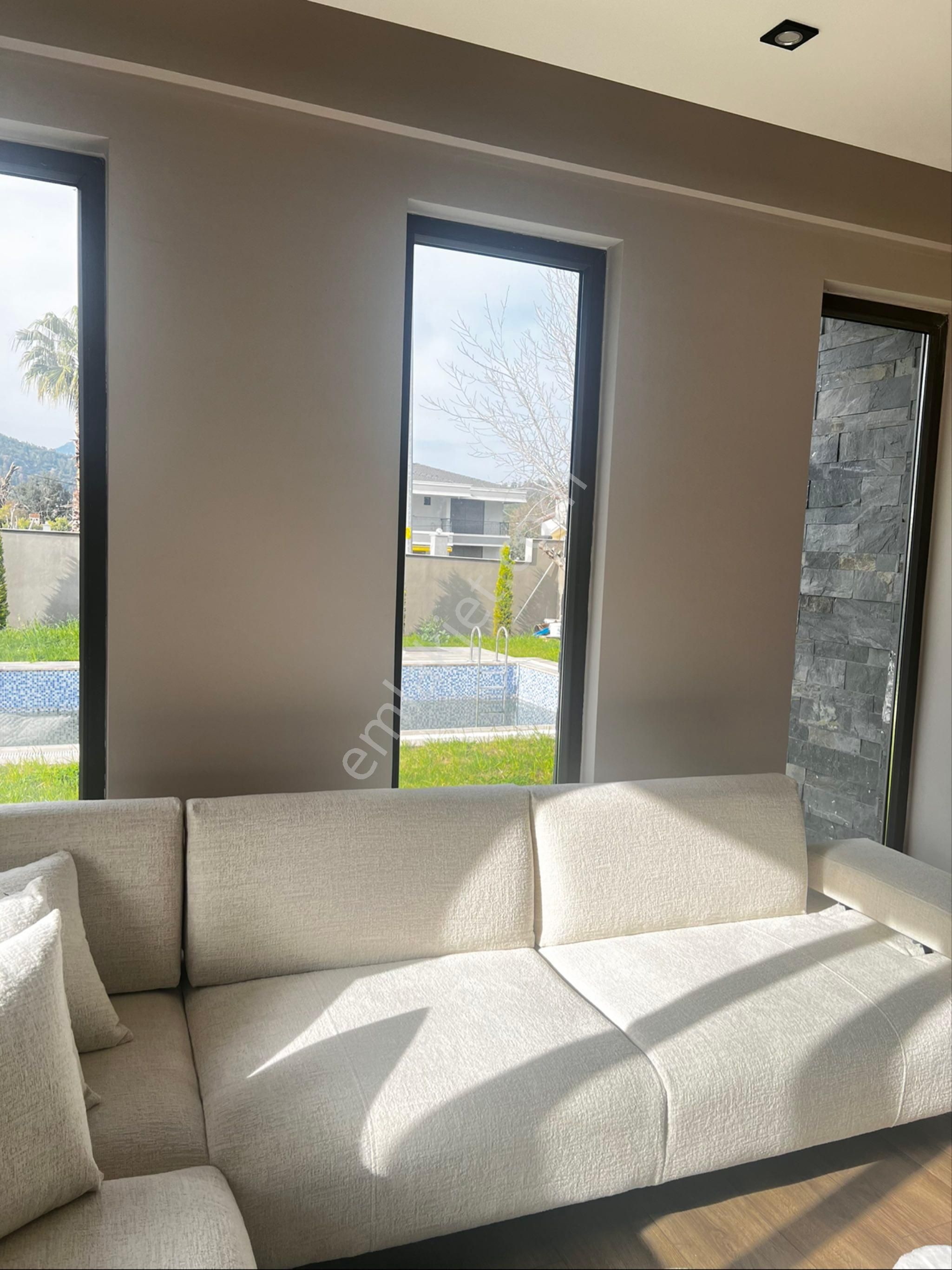 Bahçeli Havuzlu 1 Kat Satılık Ev 1+1 - Görsel 12