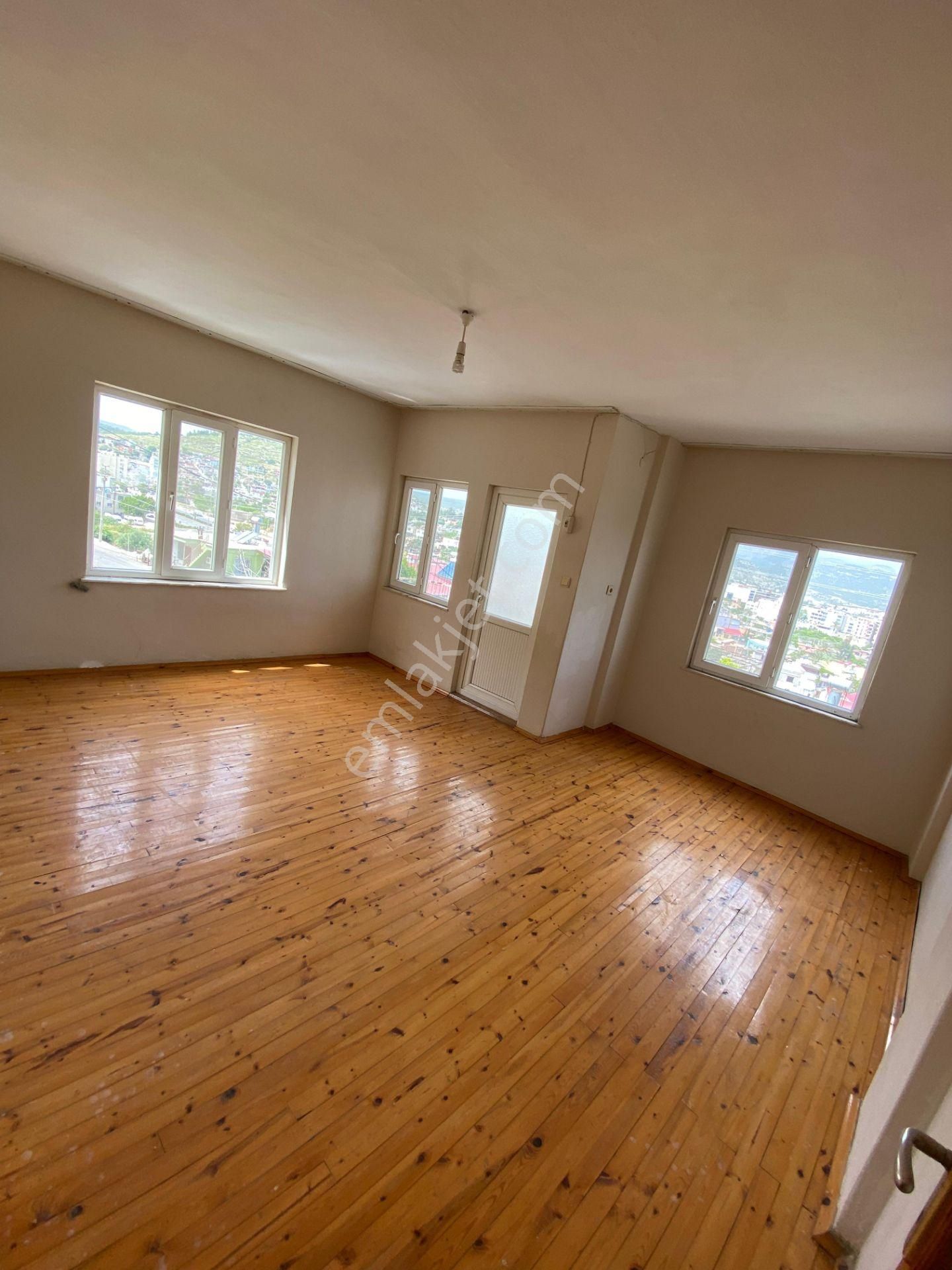 Mersin Silifke Mukaddem Mah. Müstakil İki Katlı Satılık Ev - Görsel 4