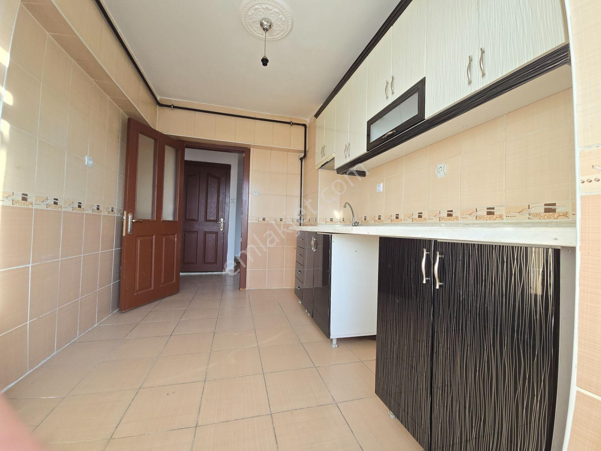 Merkezi Konum Köşe Başı 1. Kat Masrafsız Boş 3+1 Satılık Daire - Görsel 6