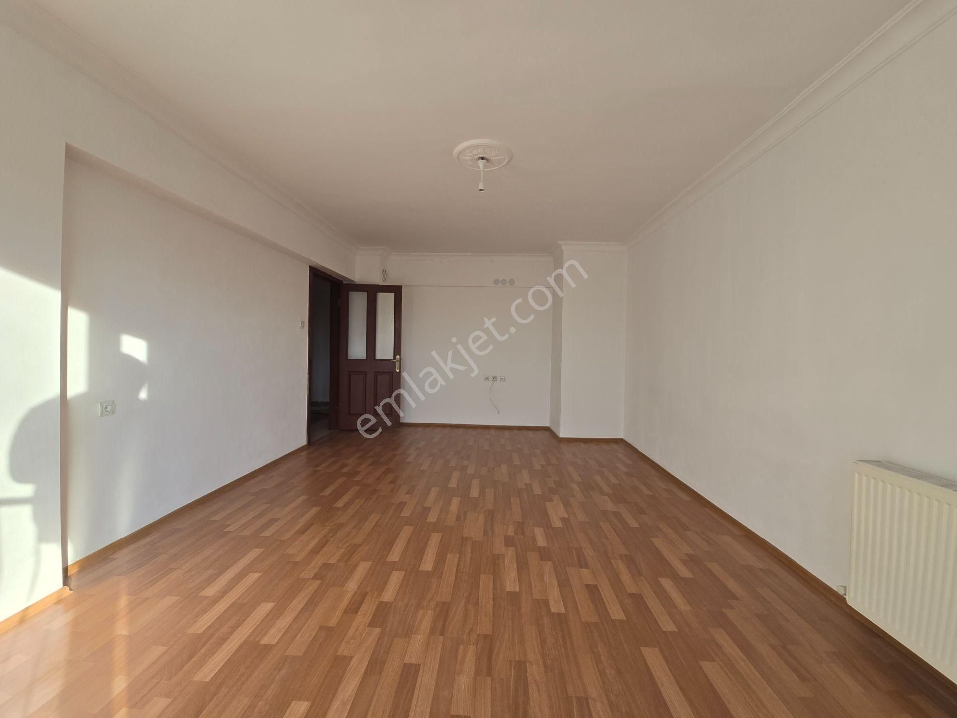 Merkezi Konum Köşe Başı 1. Kat Masrafsız Boş 3+1 Satılık Daire - Görsel 15