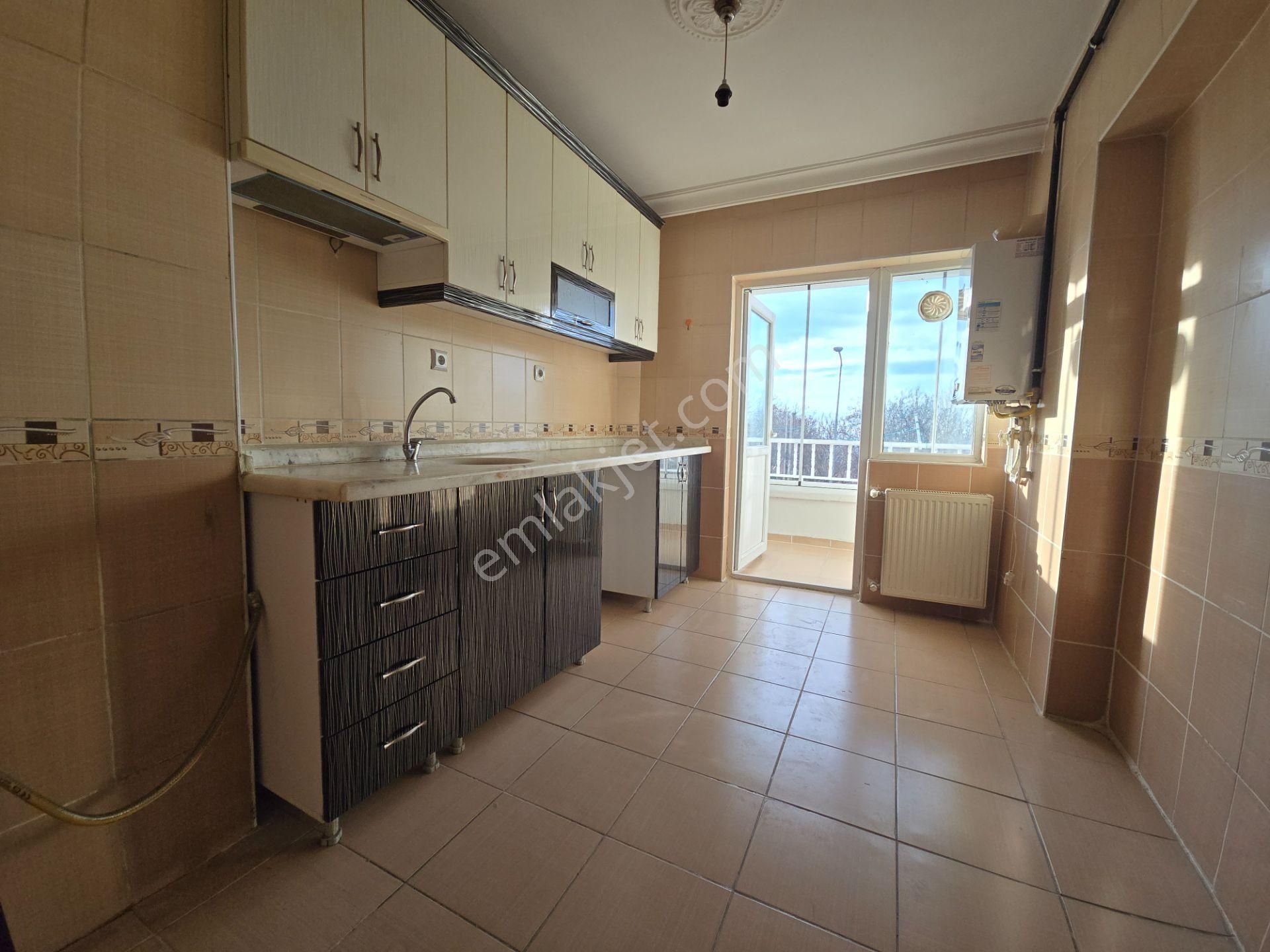 Merkezi Konum Köşe Başı 1. Kat Masrafsız Boş 3+1 Satılık Daire - Görsel 5