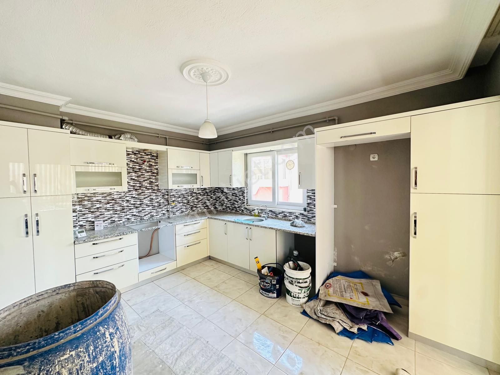 🏡 Göl-san Gayrimenkul’den 🏡 Yeni Mah. 3+1 150 M2 Kiralık Arakat Daire