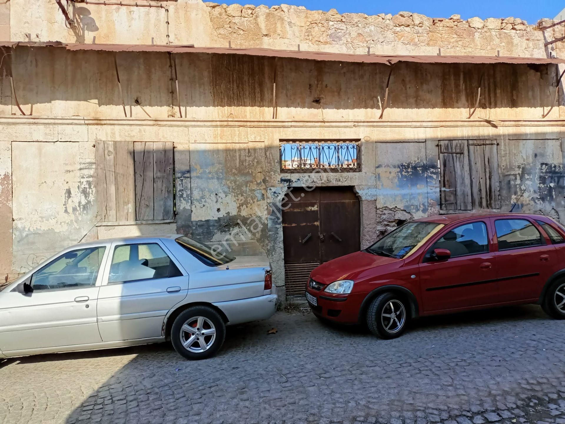 Ayvada'dan Ayvalık Merkez’de 2 Katlı Taş Rum Binası