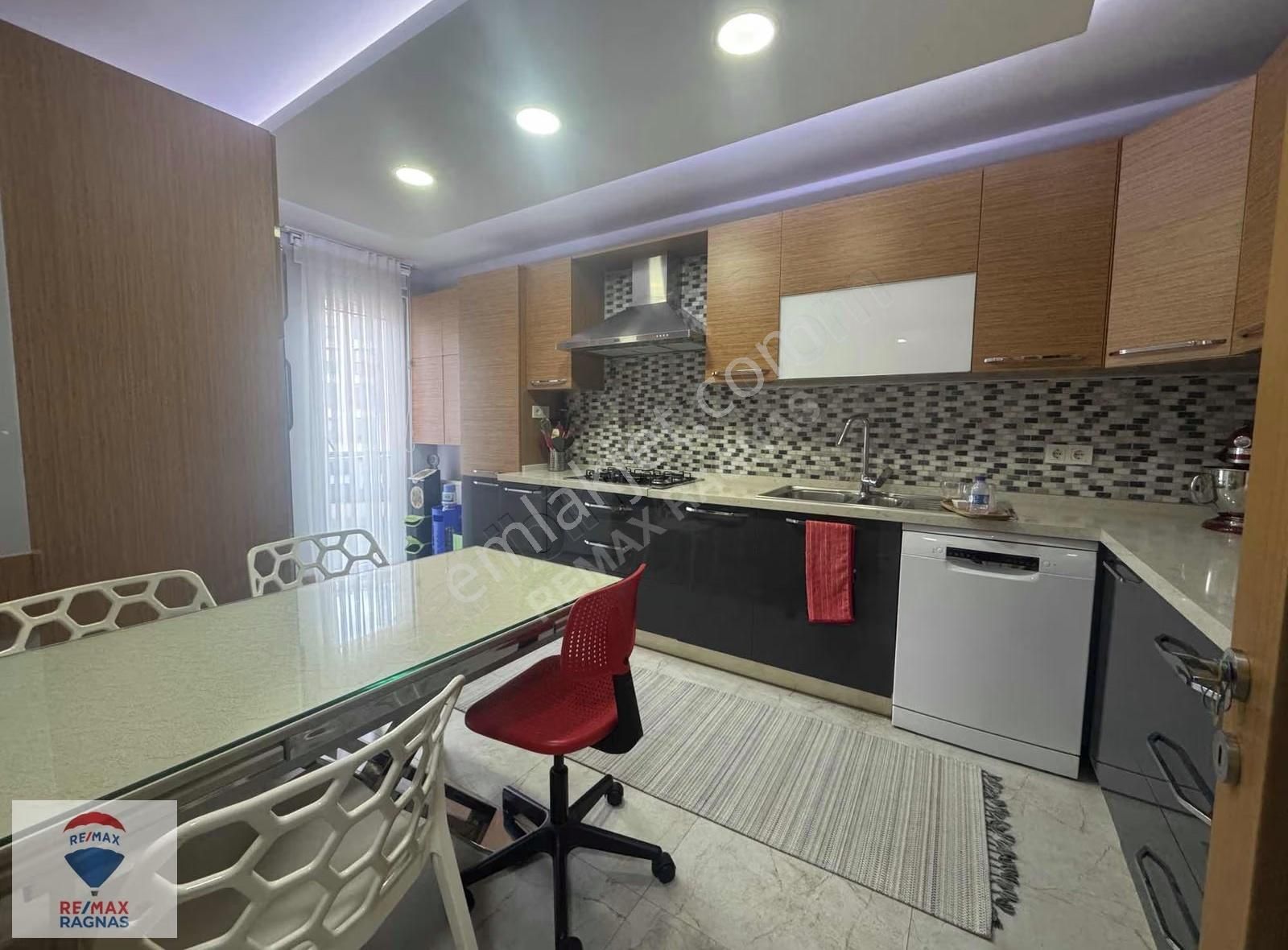 Çengelköy Bahçelievlerde 169m2 3+1 Otoparklı Satılık Daire - Görsel 29