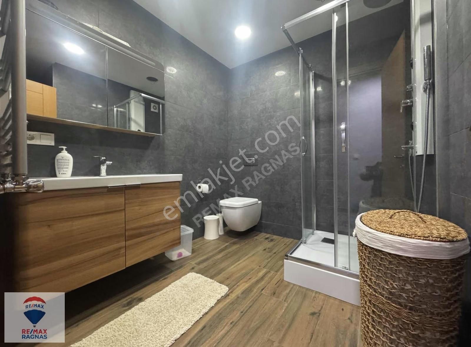 Çengelköy Bahçelievlerde 169m2 3+1 Otoparklı Satılık Daire - Görsel 3