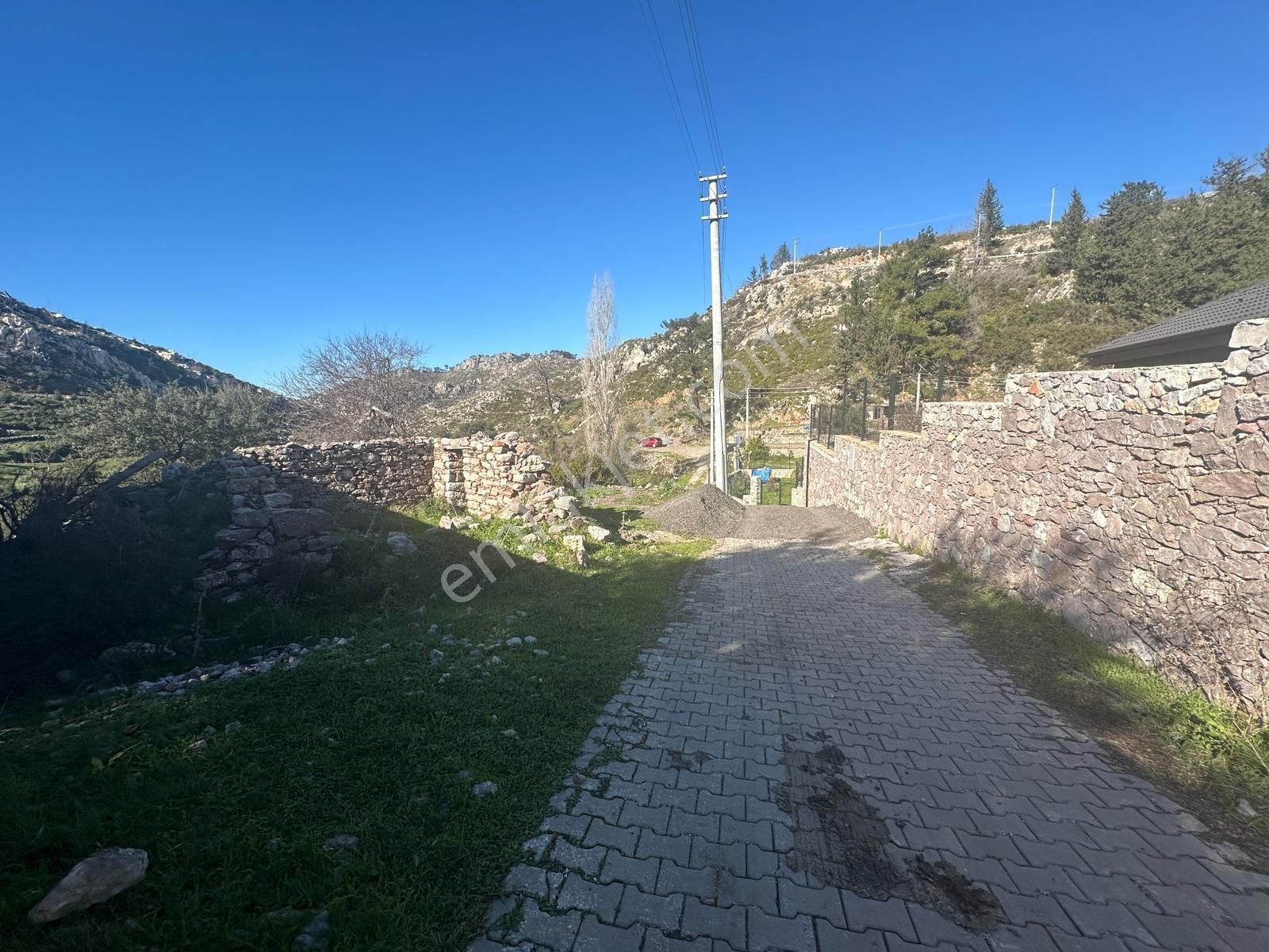 Marmaris Osmaniye'de Satılık Tarla -ev-bahçe