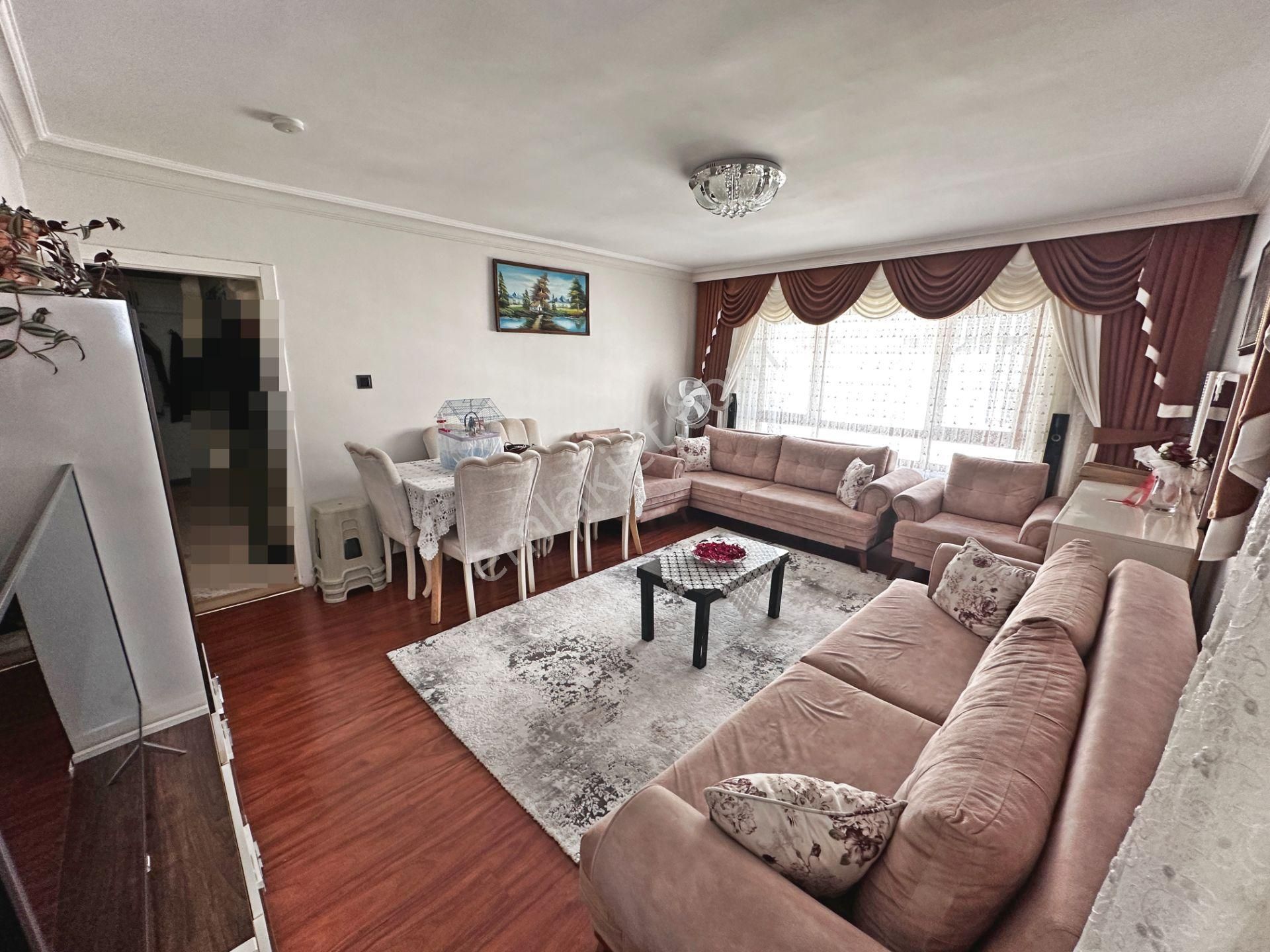 Şahintepe Mahallesinde Cadde Yakını Ön Cephede 3 Balkonlu 3+1 Satılık Daire - Görsel 2