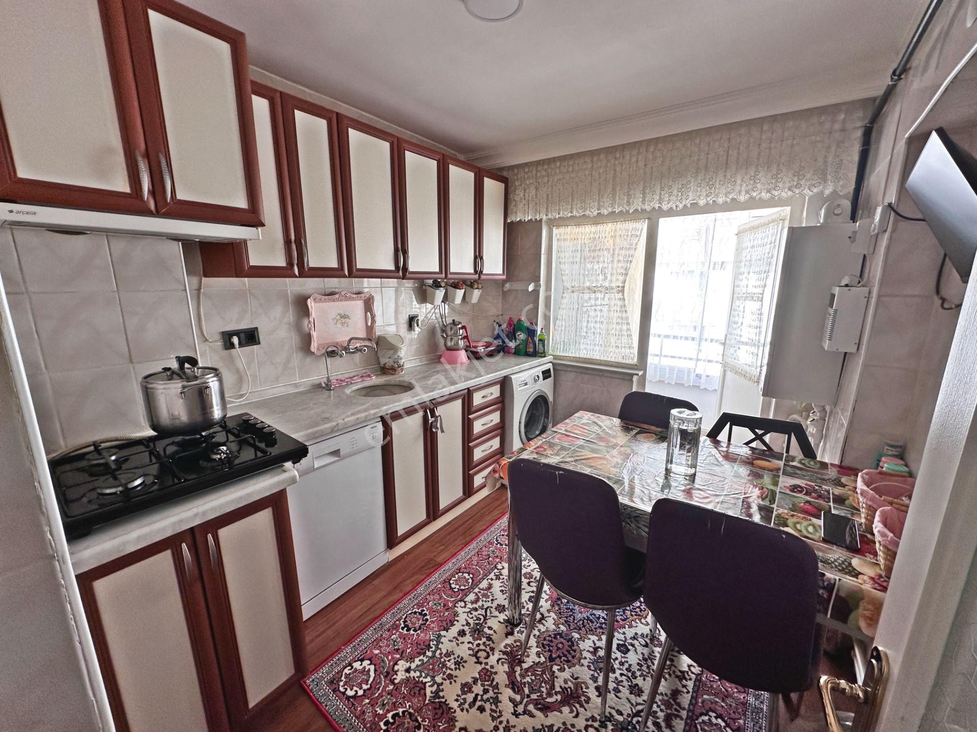 Şahintepe Mahallesinde Cadde Yakını Ön Cephede 3 Balkonlu 3+1 Satılık Daire - Görsel 5