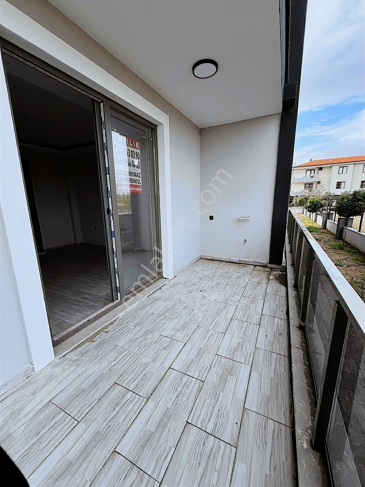 Ayvalık Altınova Havuzlu Sitede 1+1 - Görsel 24