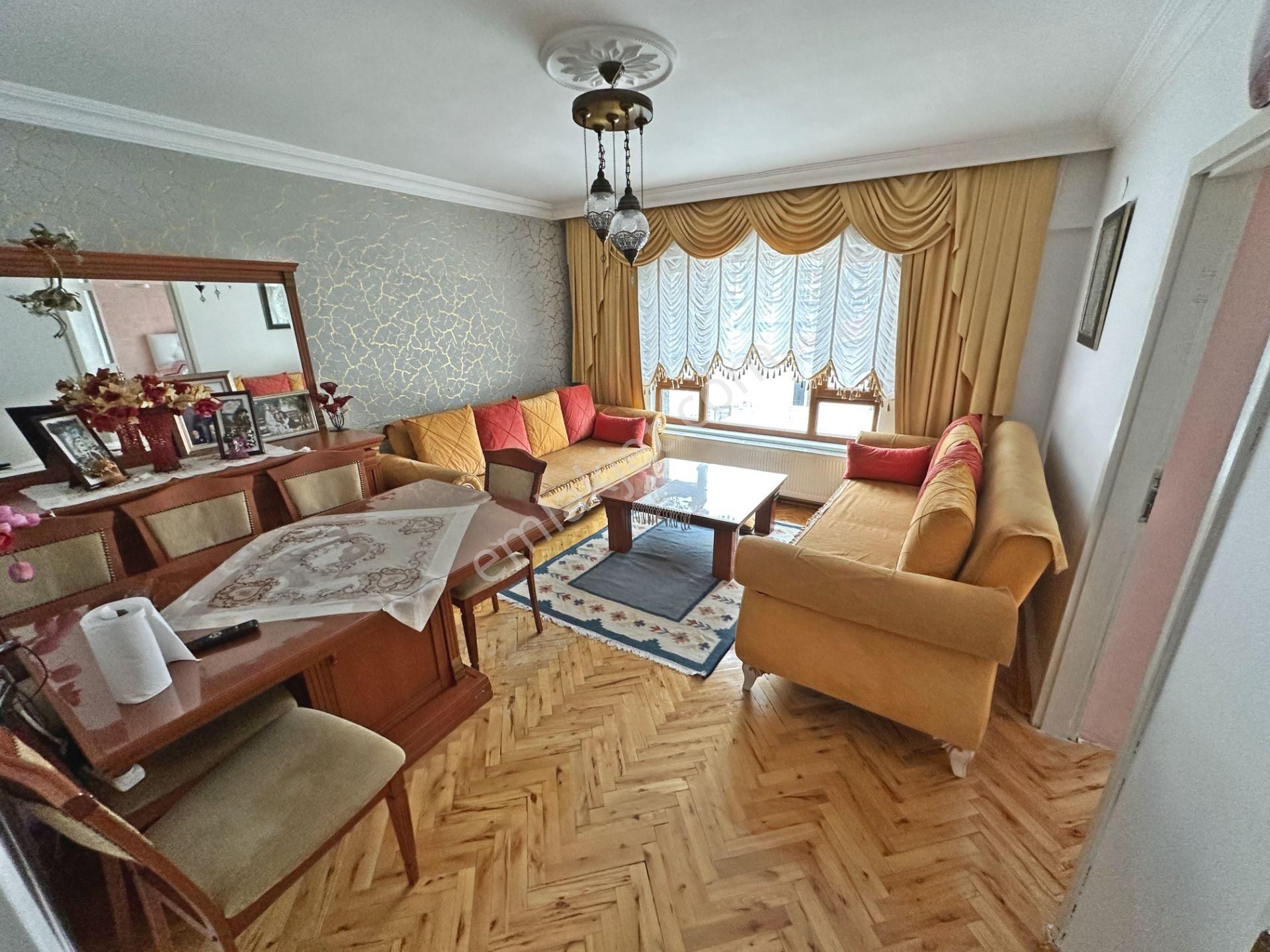 30 Ağustos Okul Yakını Katta Ön Cephede 3+1 Satılık Daire