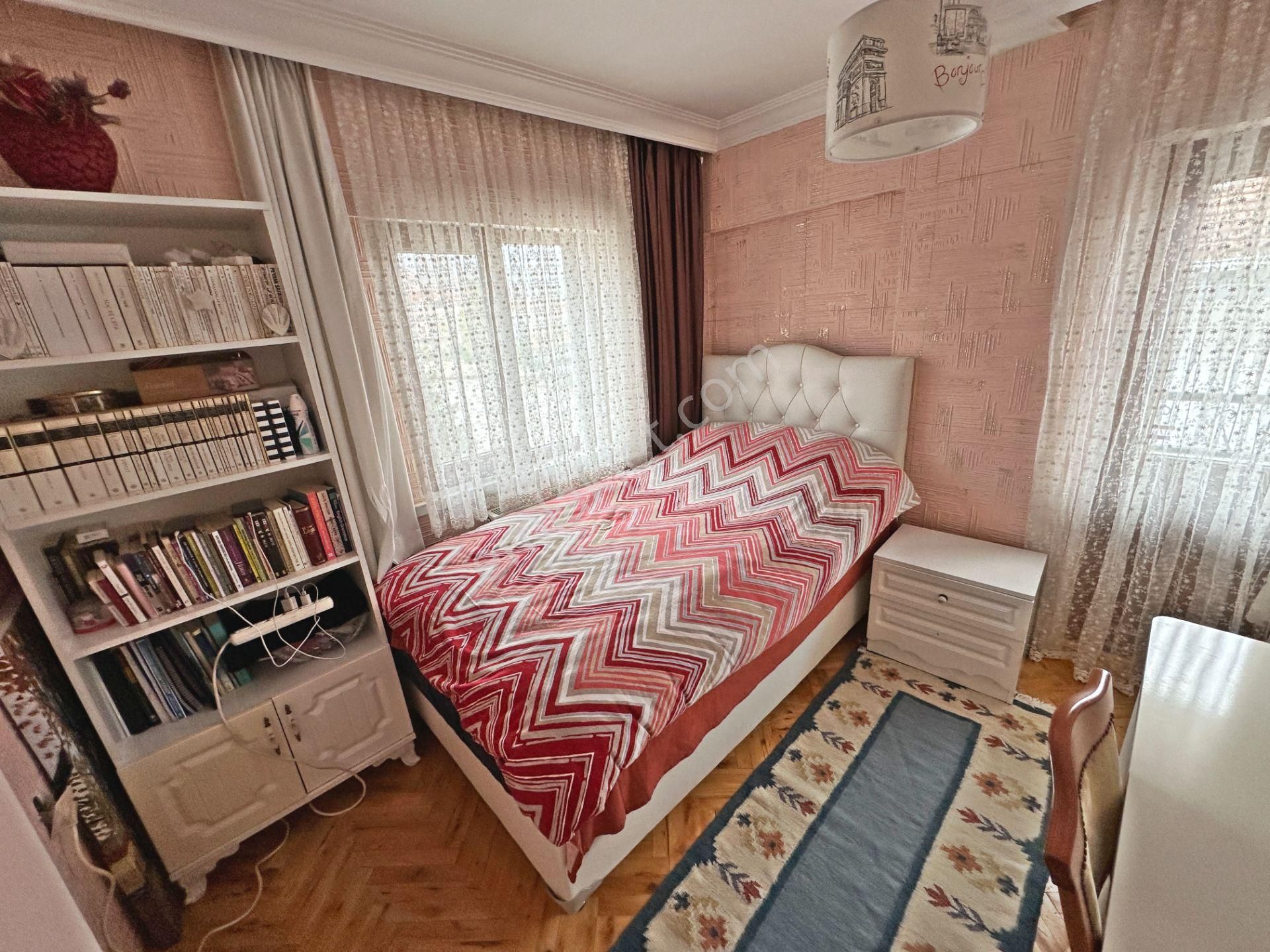 30 Ağustos Okul Yakını Katta Ön Cephede 3+1 Satılık Daire - Görsel 4