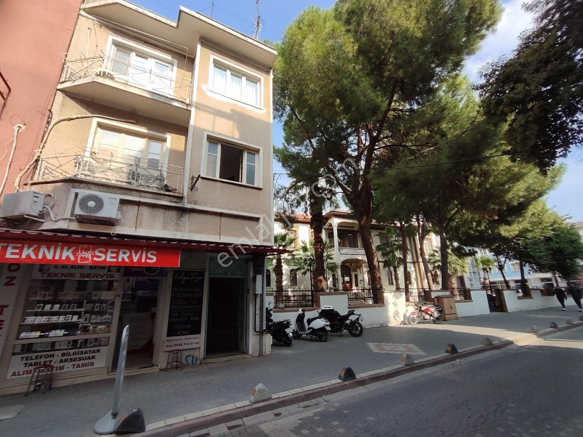 Kardeşten Edremit Meydanda Süper Mevkiide Komple Satılık Bina - Görsel 5