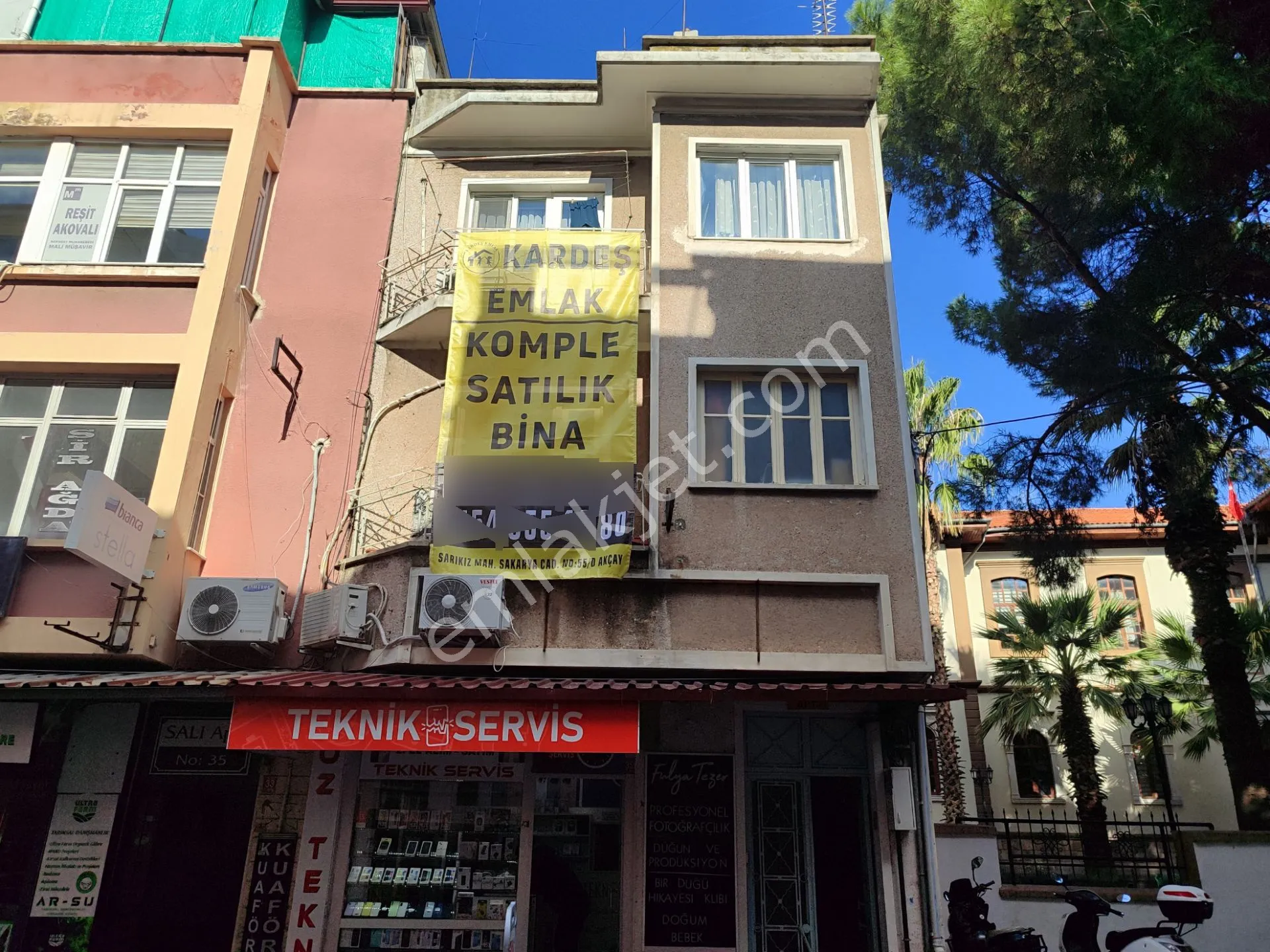 Kardeşten Edremit Meydanda Süper Mevkiide Komple Satılık Bina