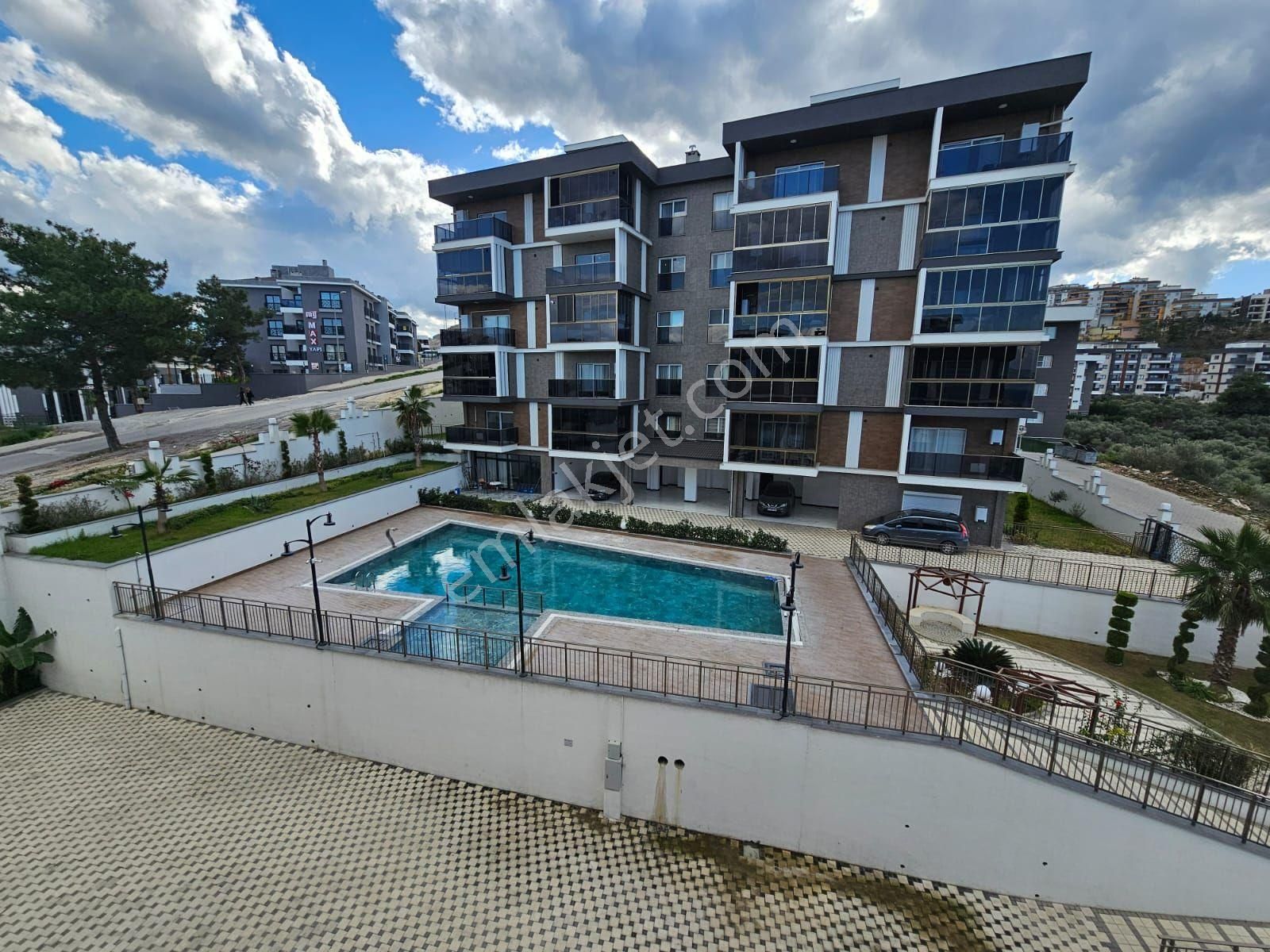 Kuşadası Satılık İkiçeşmelik 3+1 Manzaralı Daire - Görsel 5