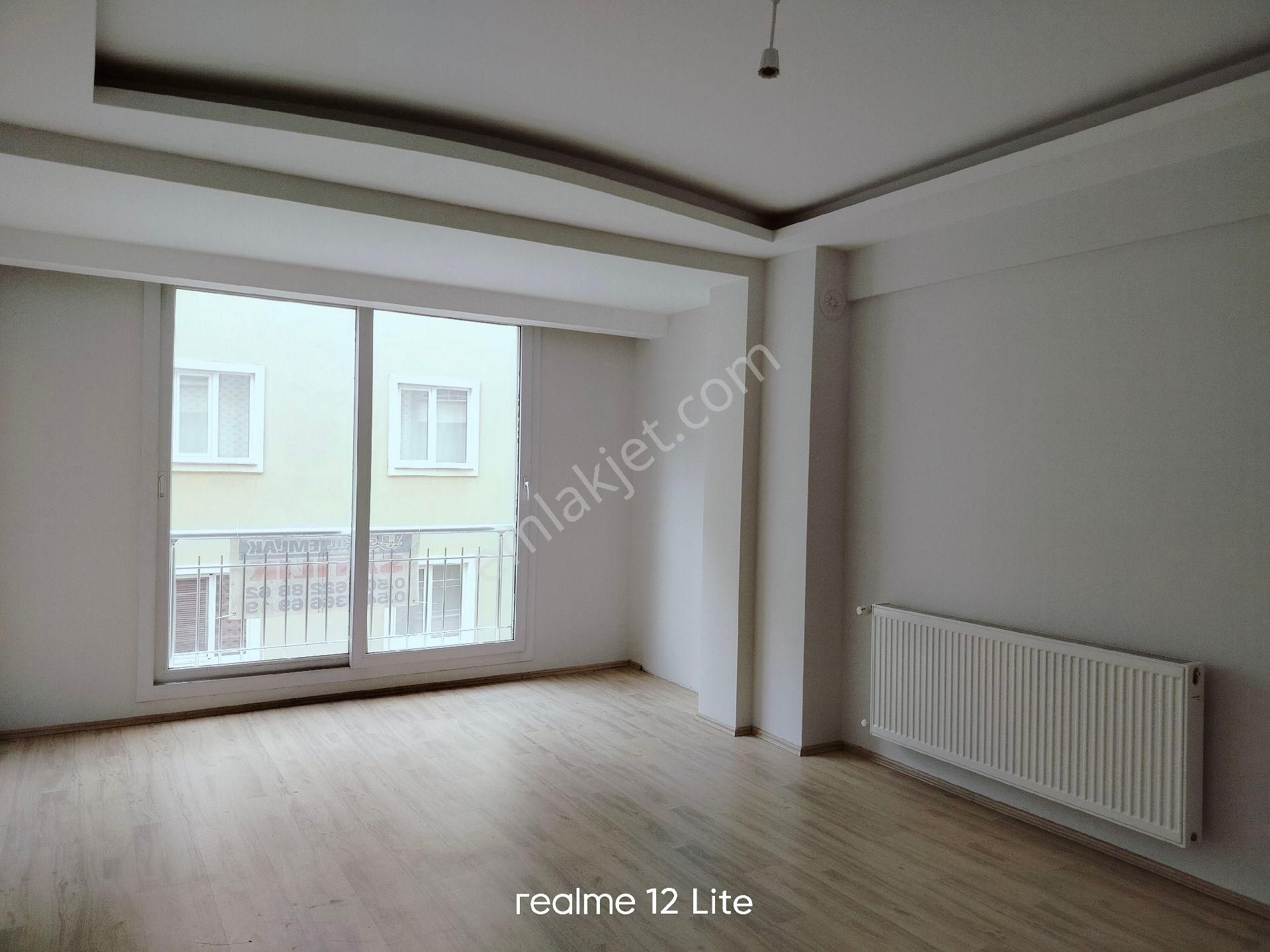 Adnan Menderes Mahallesi'nde, Geniş 3+1 Satılık Daire ! - Görsel 20