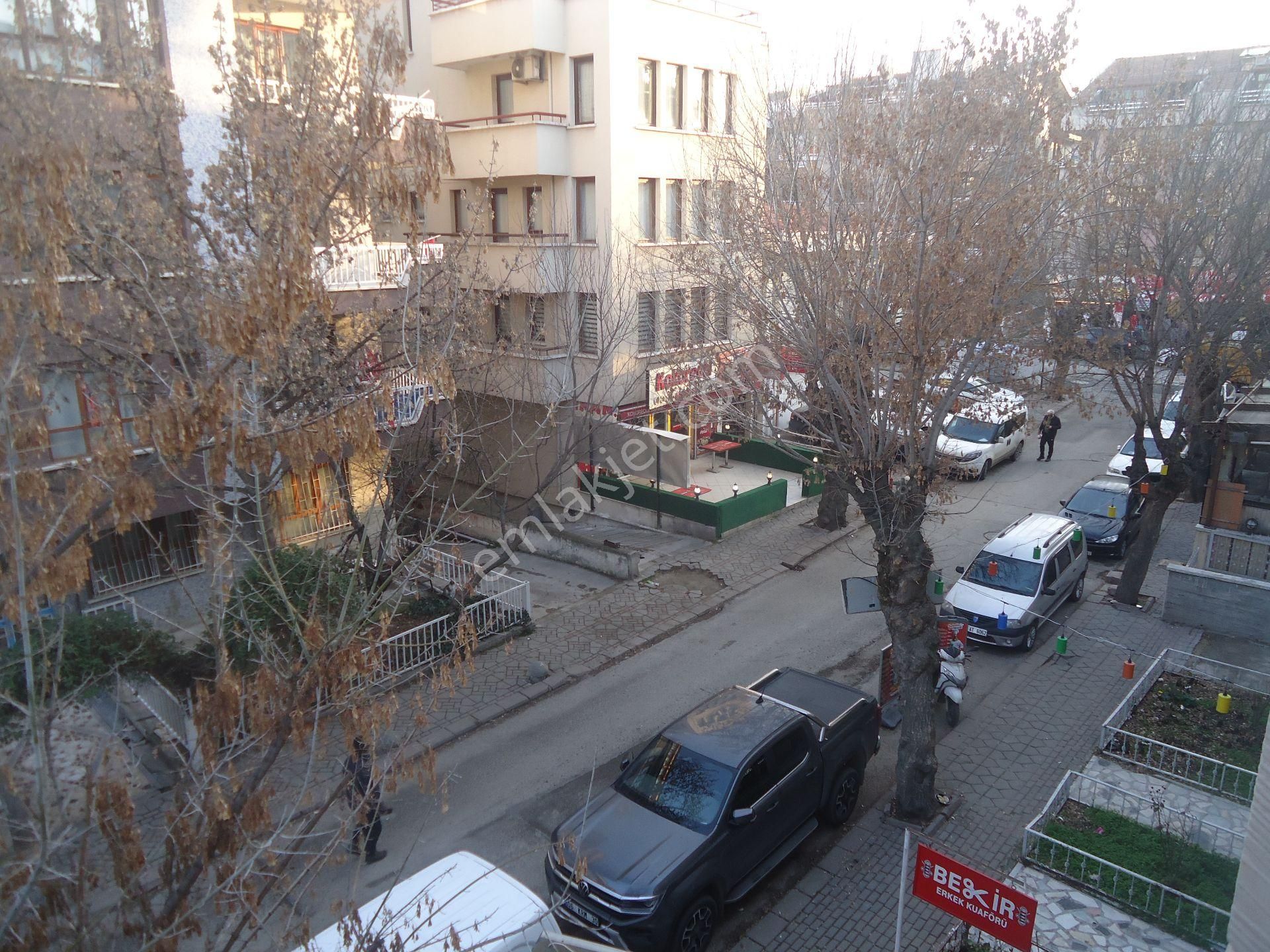 Aydınlıkevlerde 3+1 Geniş Satılık Daire Gizem Emlaktan - Görsel 4