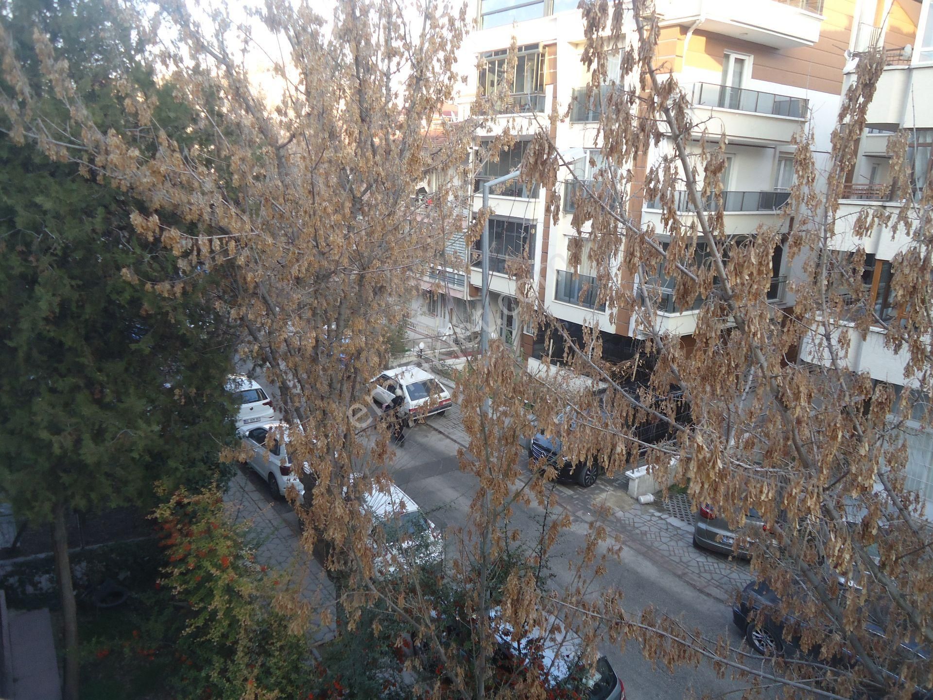 Aydınlıkevlerde 3+1 Geniş Satılık Daire Gizem Emlaktan - Görsel 3