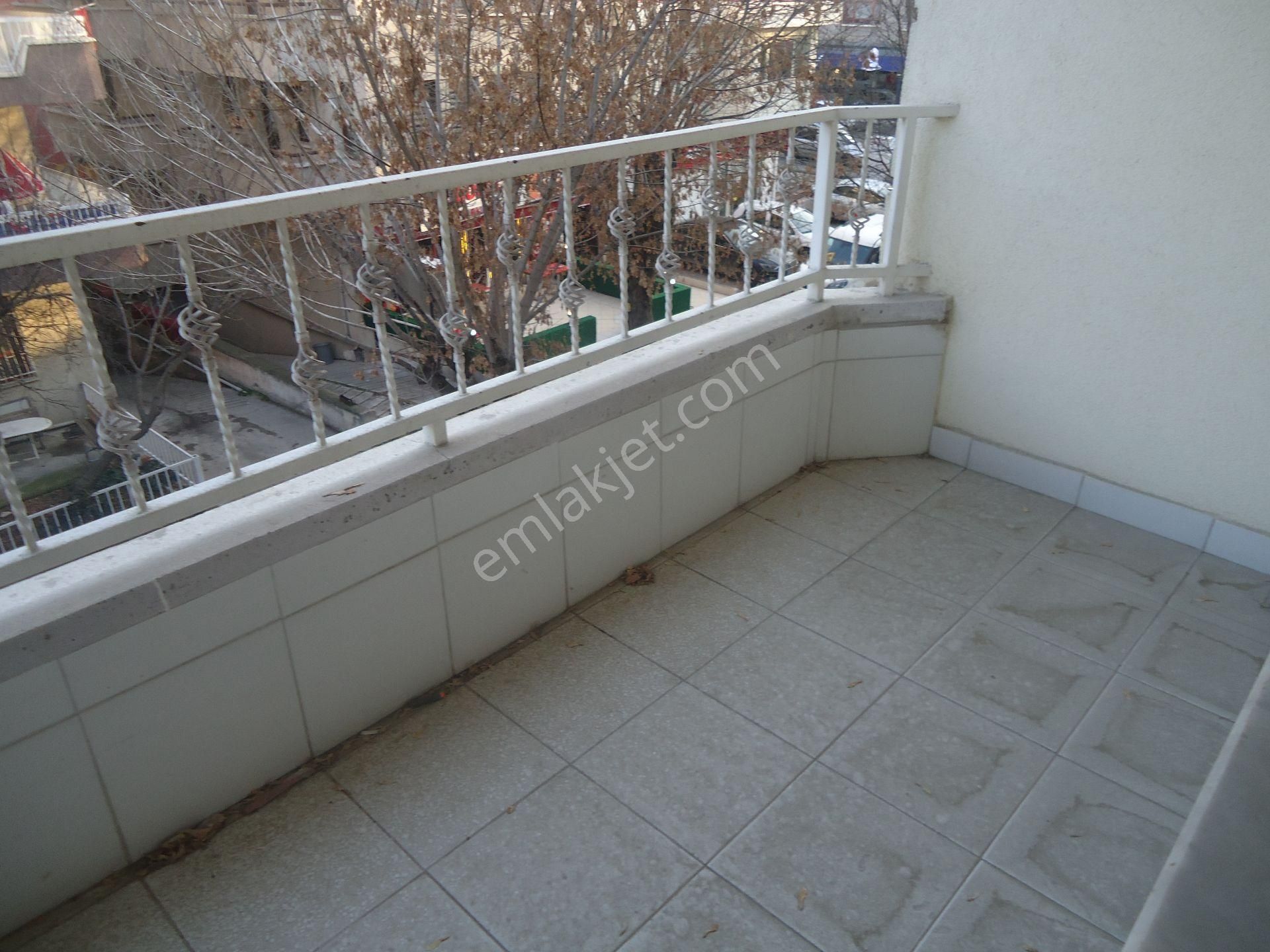 Aydınlıkevlerde 3+1 Geniş Satılık Daire Gizem Emlaktan - Görsel 12