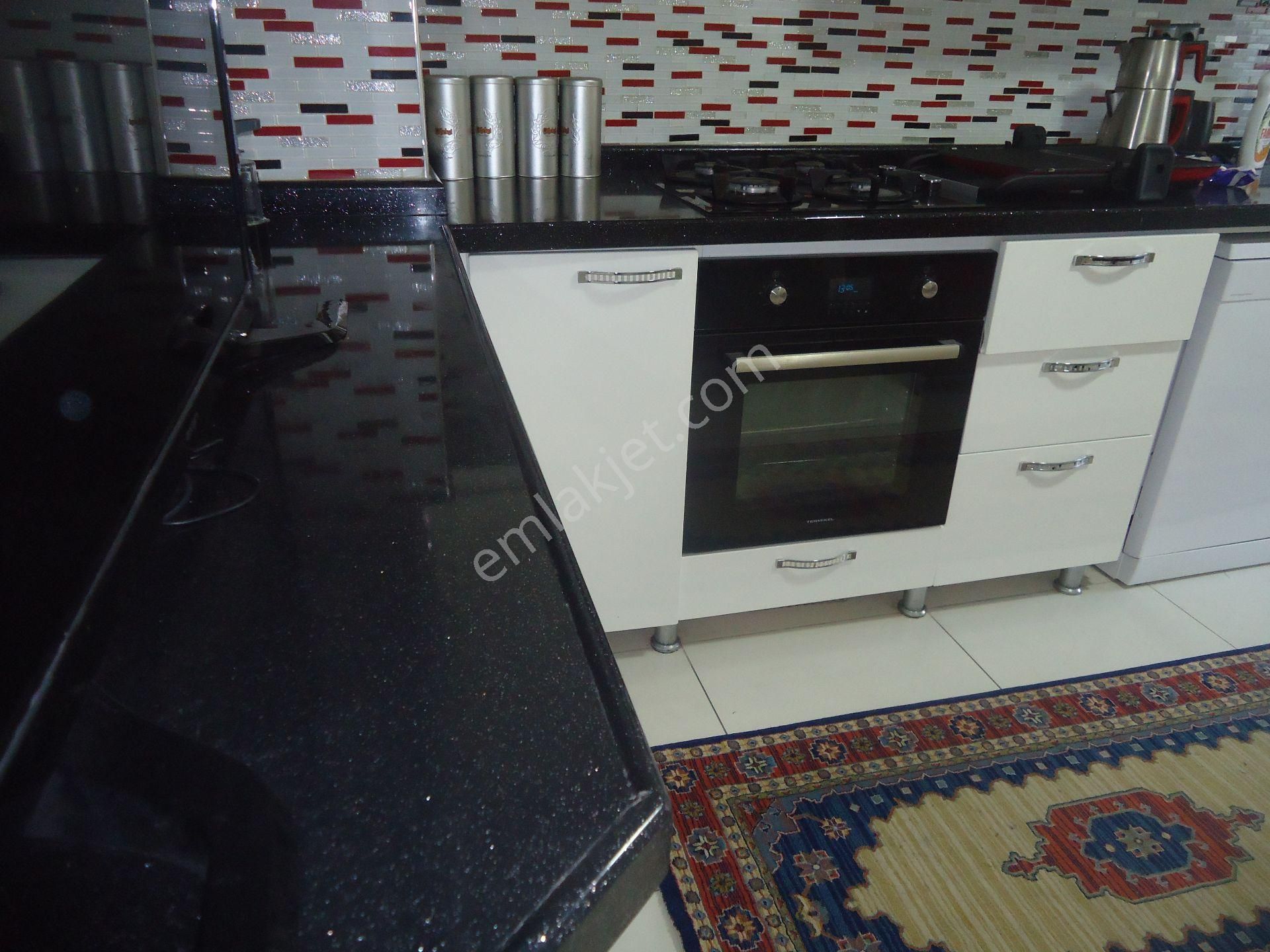 Aydınlıkevlerde 3+1 Geniş Satılık Daire Gizem Emlaktan - Görsel 16