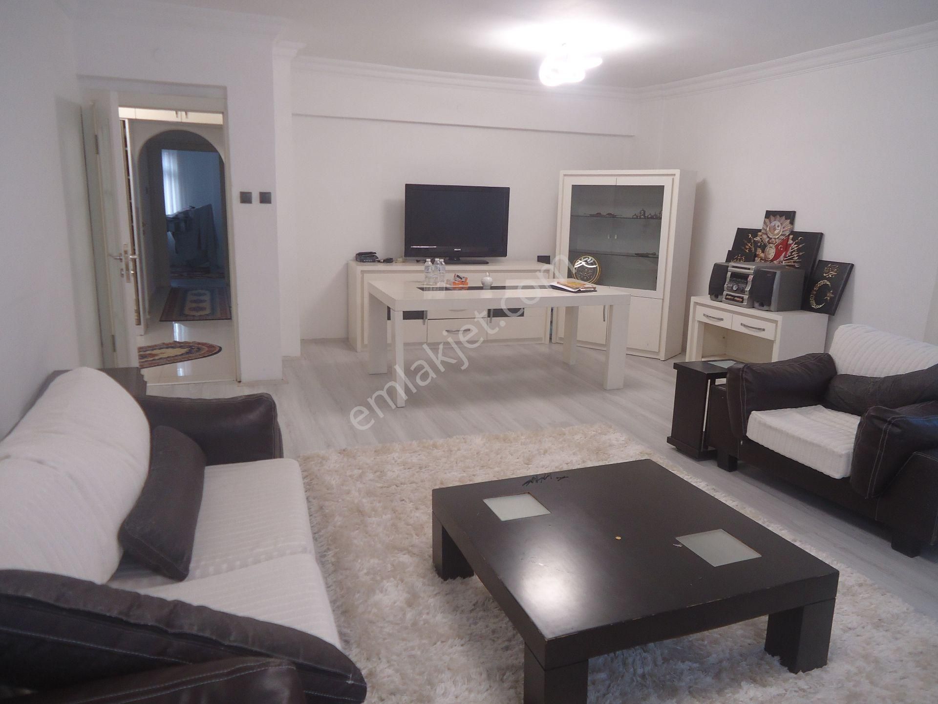 Aydınlıkevlerde 3+1 Geniş Satılık Daire Gizem Emlaktan - Görsel 2