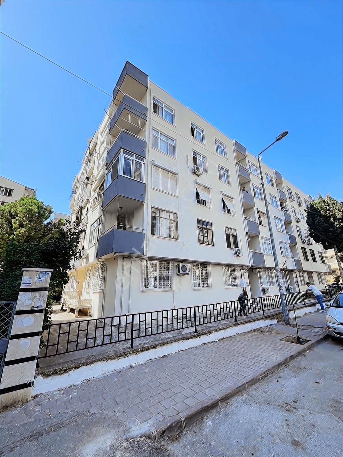 Beyaz Evlerde Eşyasız 2+1 Kapalı Mutfaklı Cazip Daire